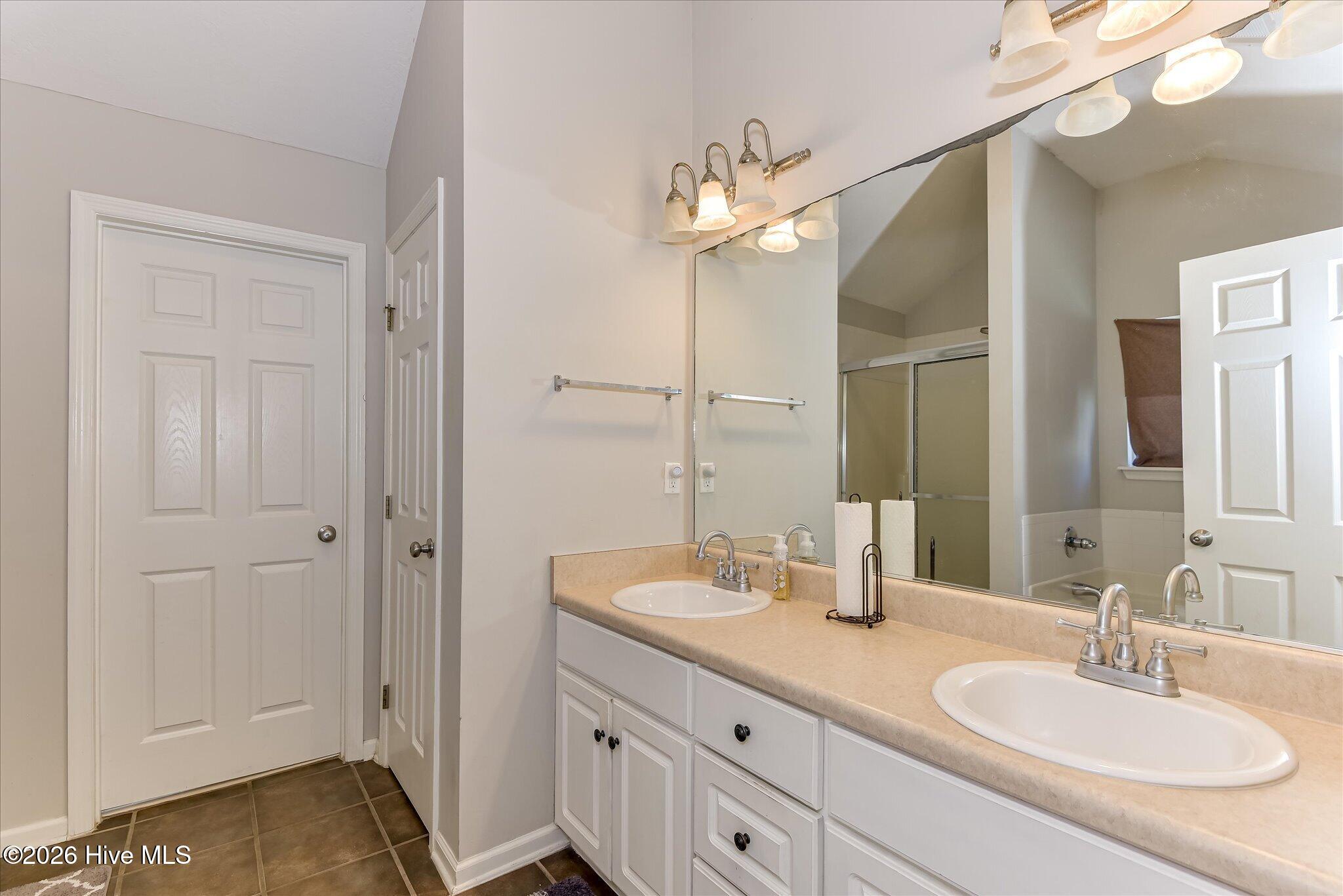 736 Cannock Loop Property Photo 32