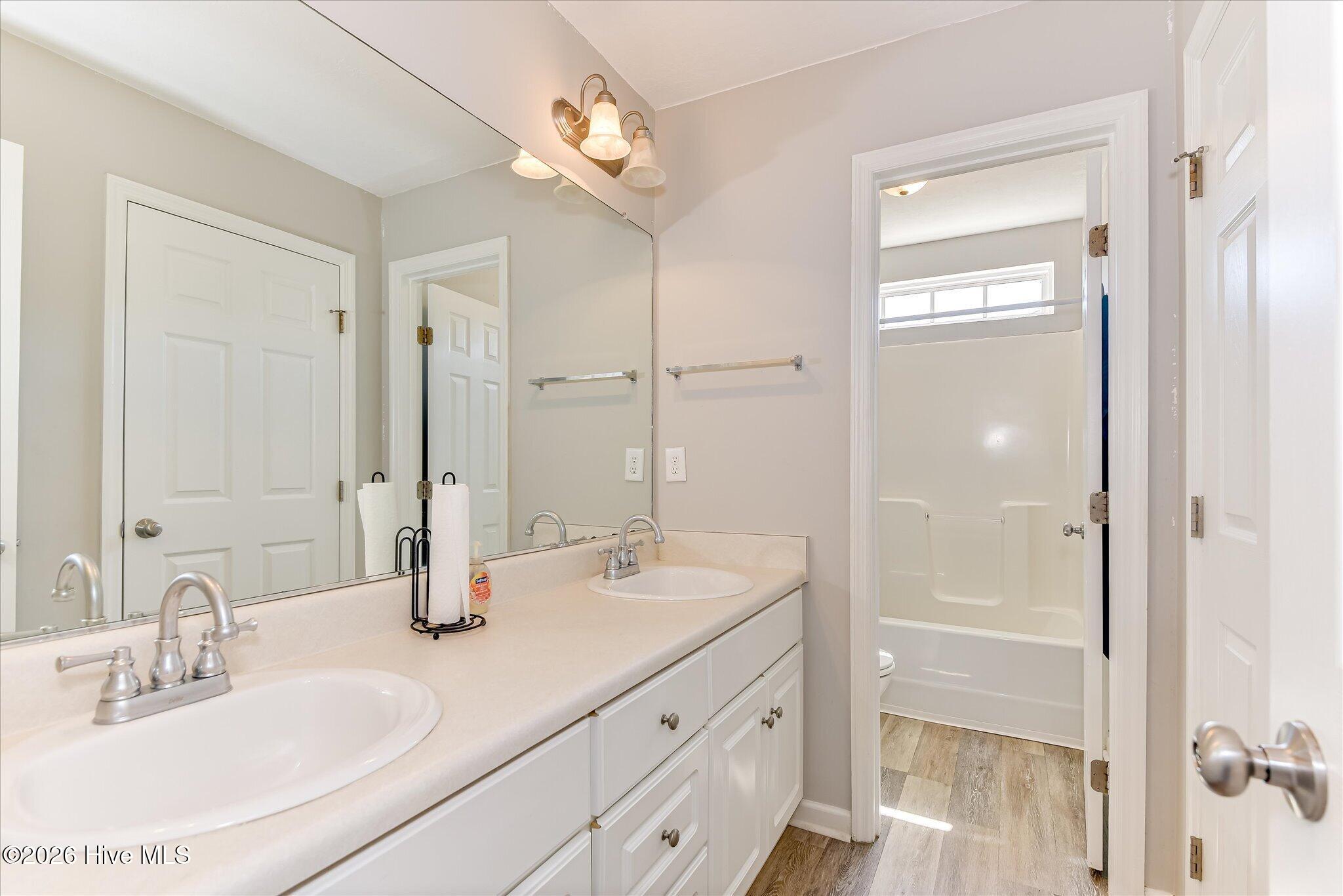 736 Cannock Loop Property Photo 36