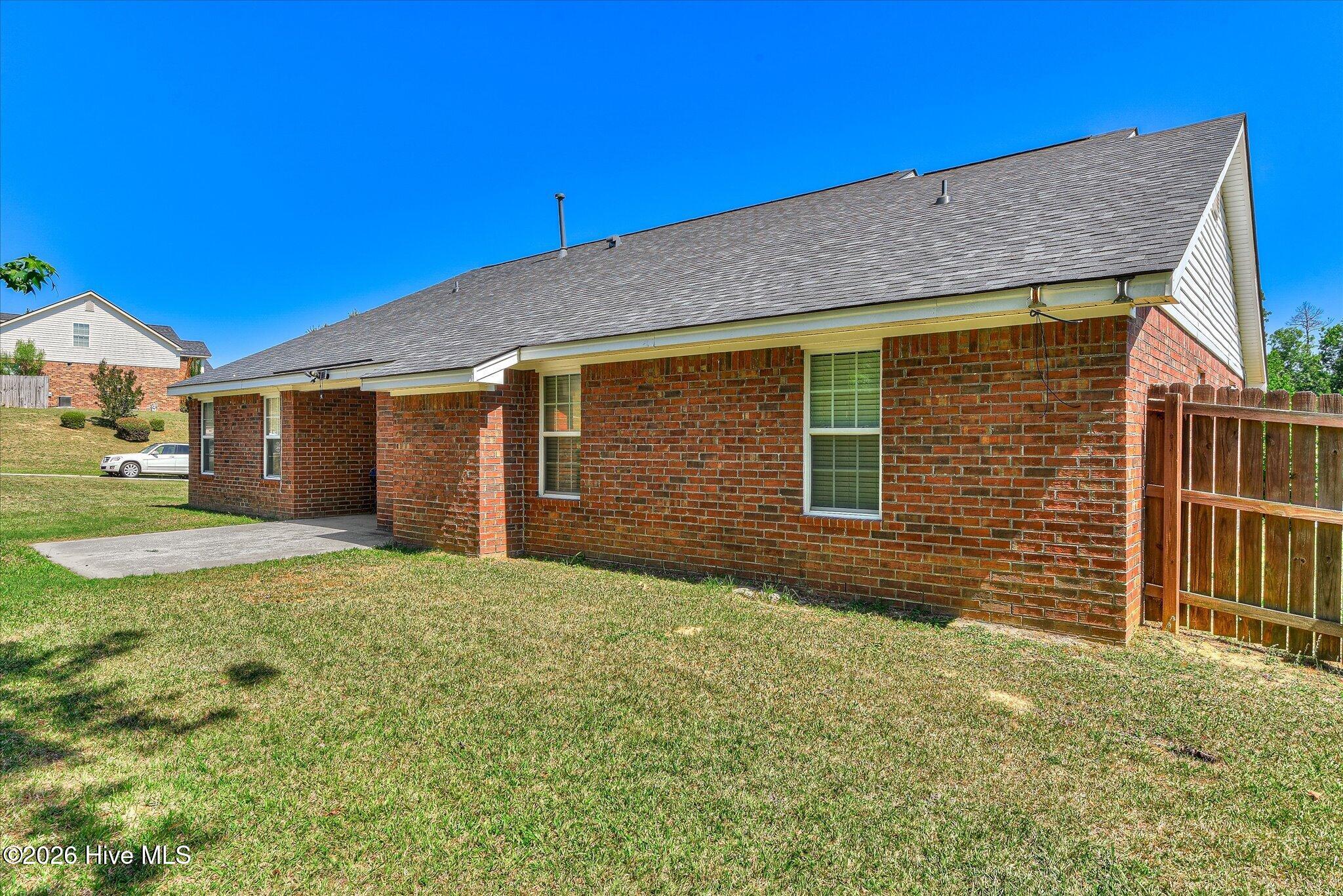 736 Cannock Loop Property Photo 43