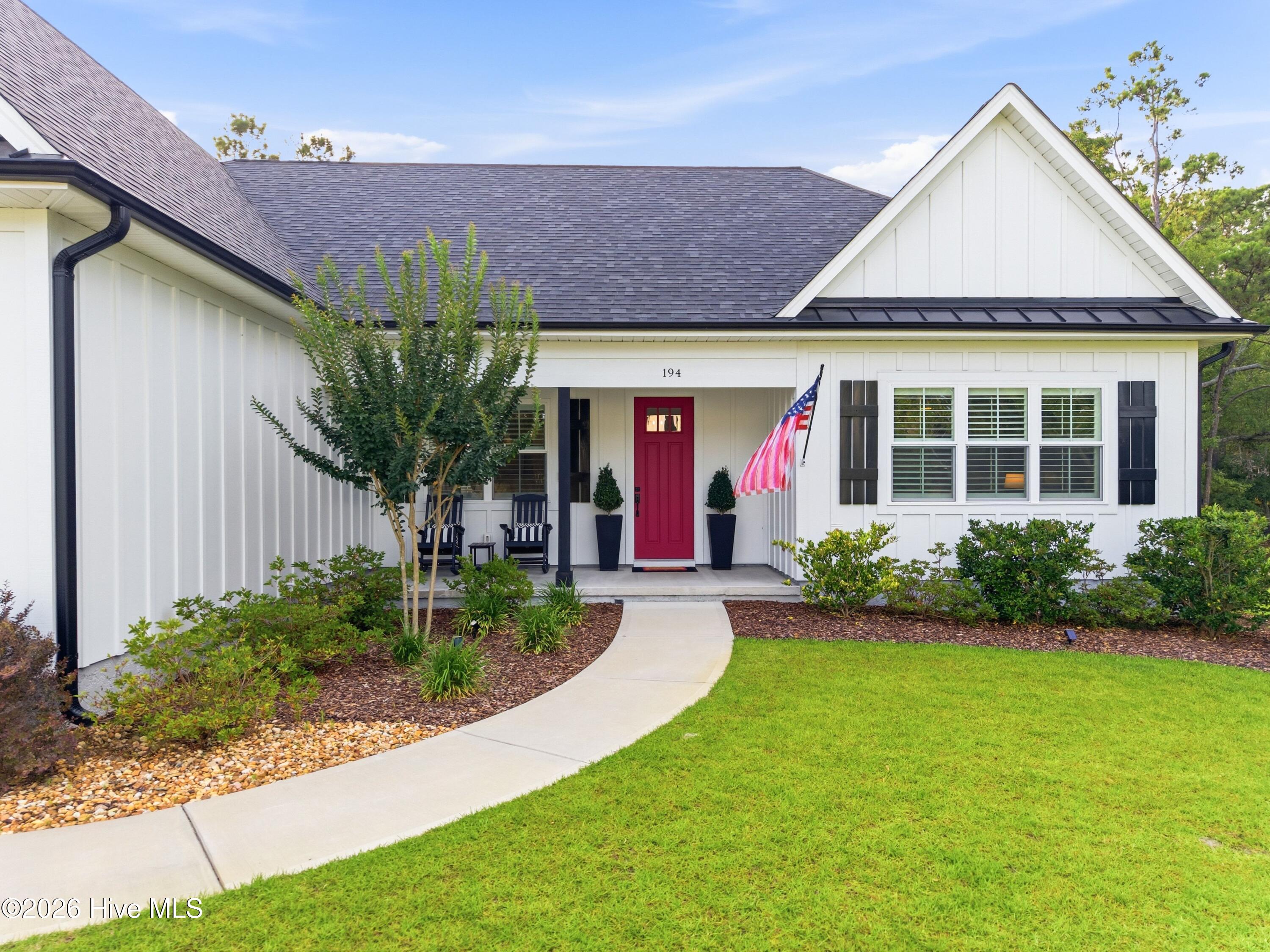 194 Hampton Court Property Photo 4