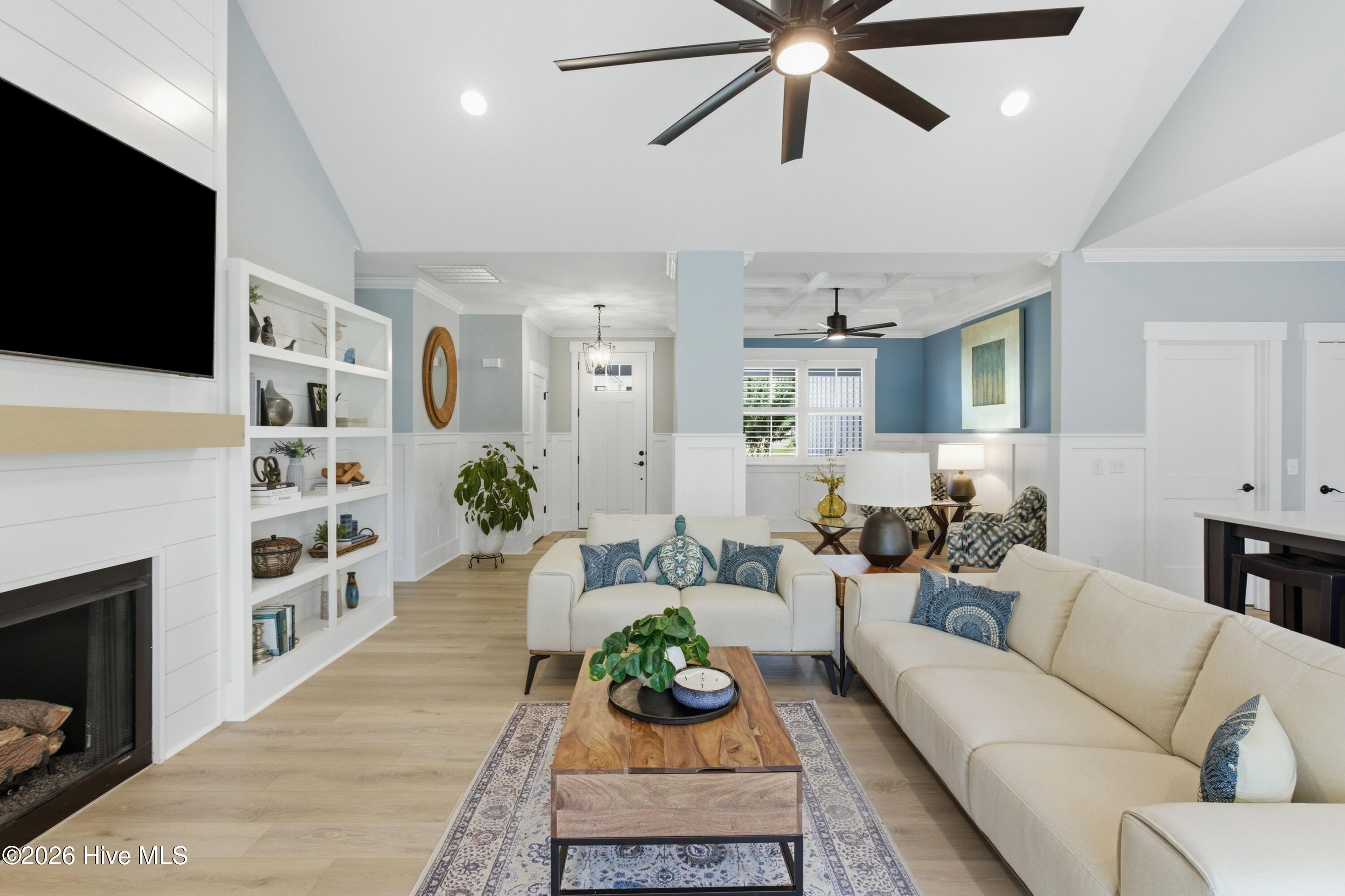 194 Hampton Court Property Photo 11