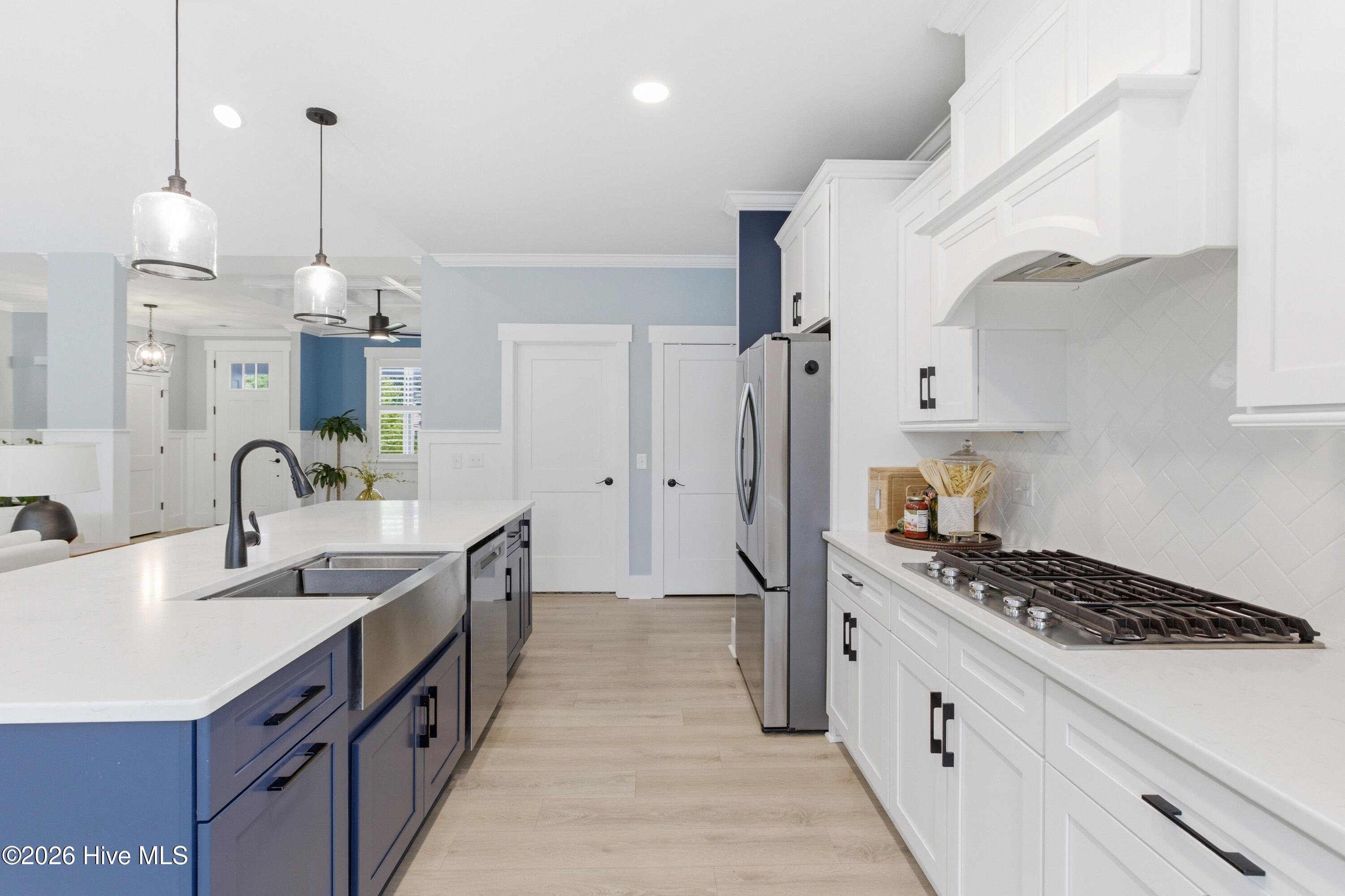 194 Hampton Court Property Photo 13