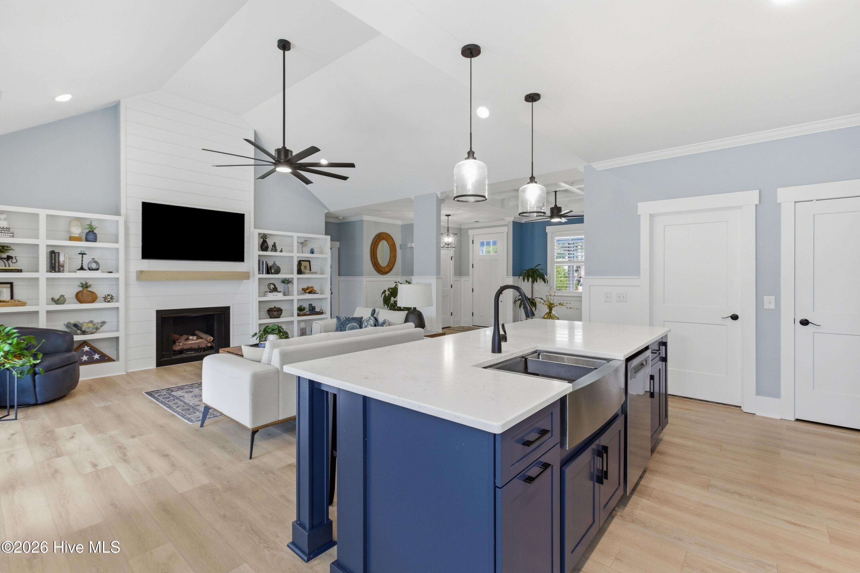 194 Hampton Court Property Photo 14