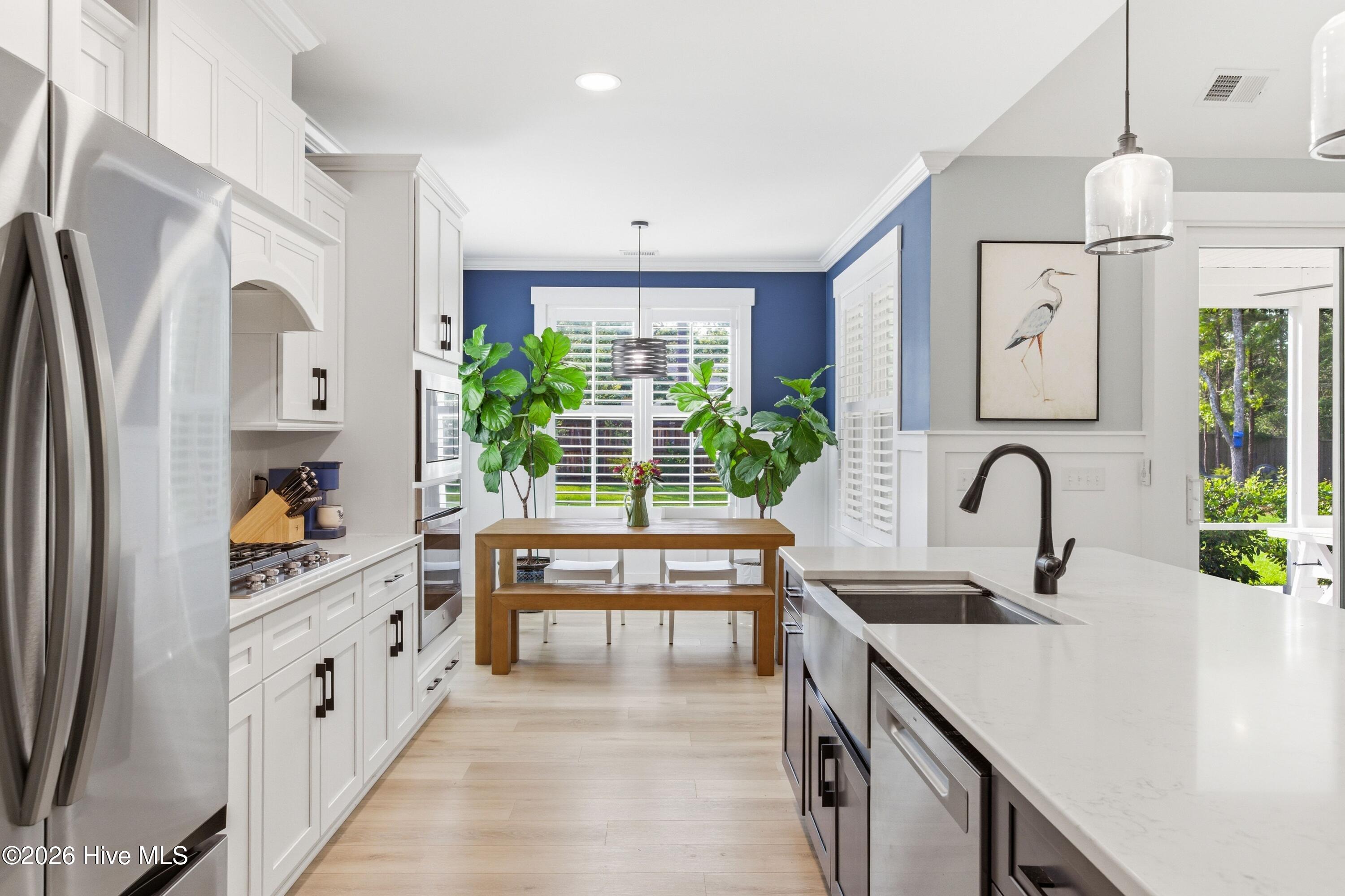 194 Hampton Court Property Photo 18