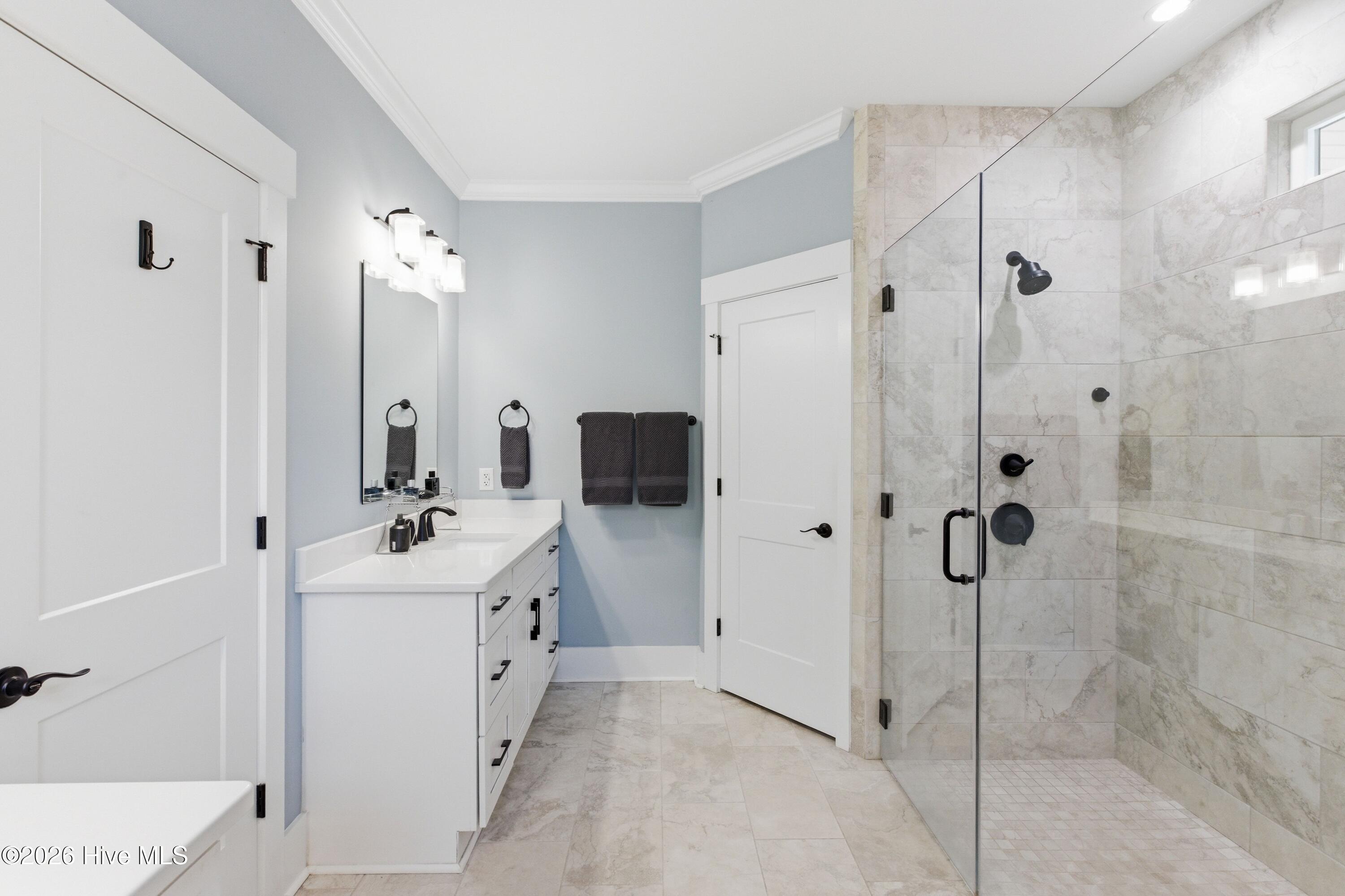 194 Hampton Court Property Photo 22