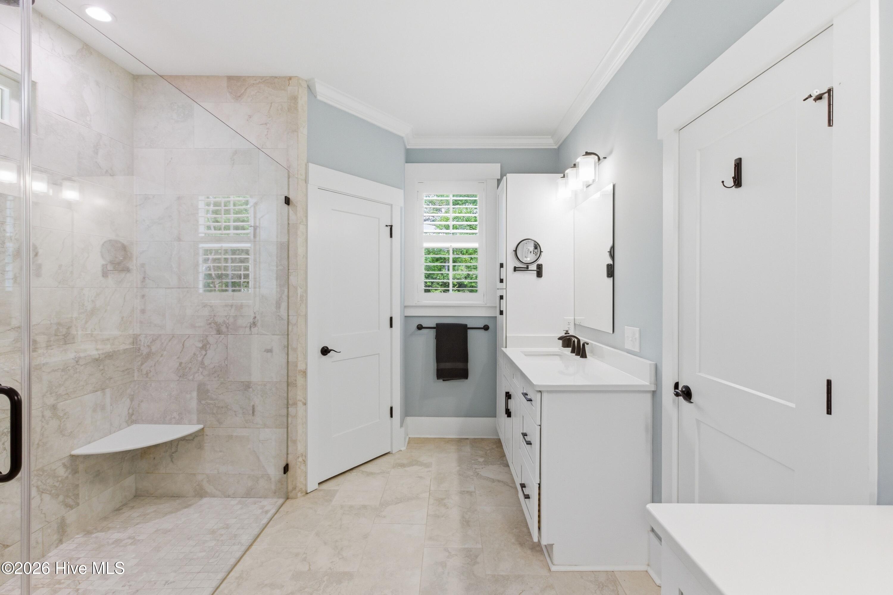 194 Hampton Court Property Photo 23