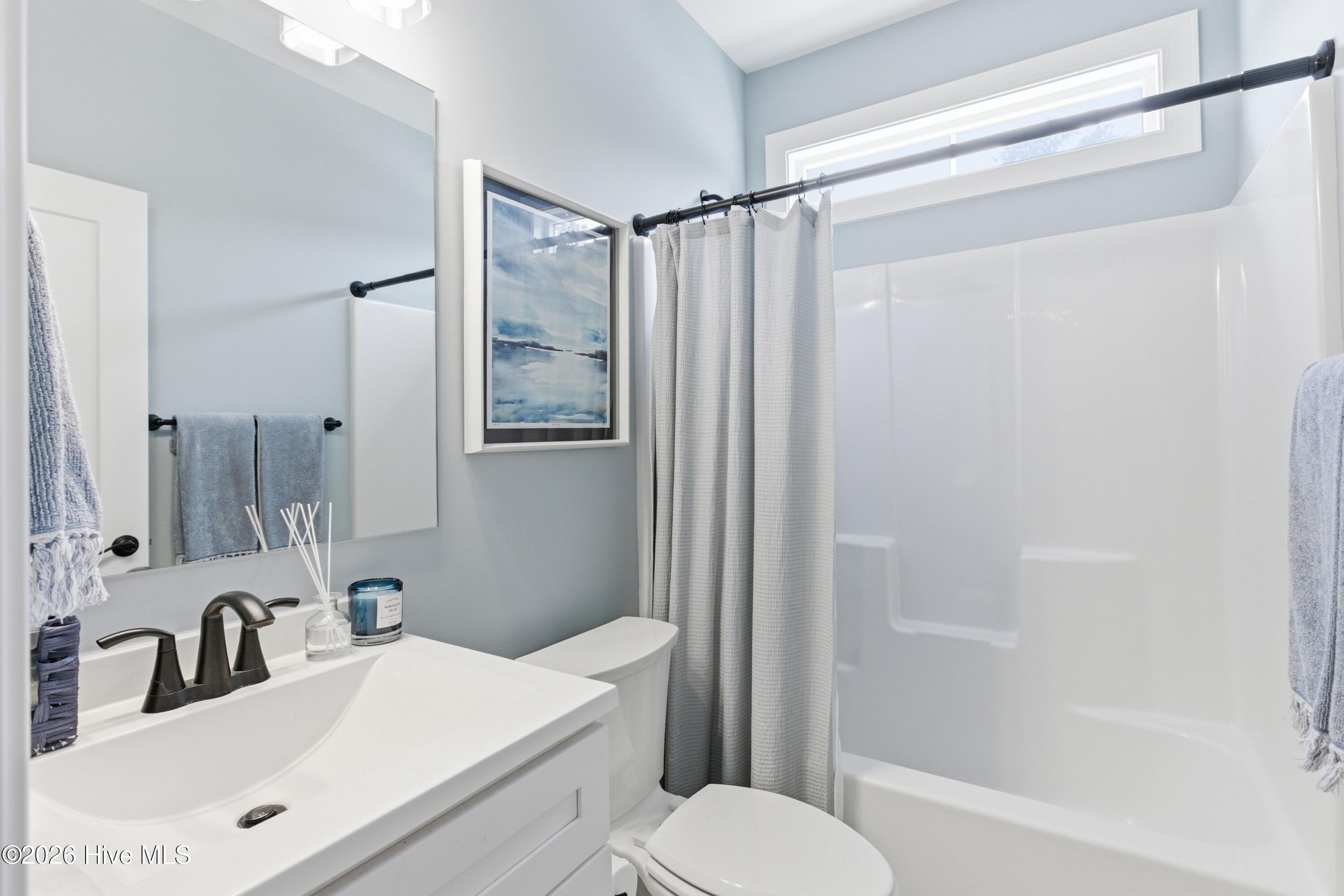 194 Hampton Court Property Photo 29