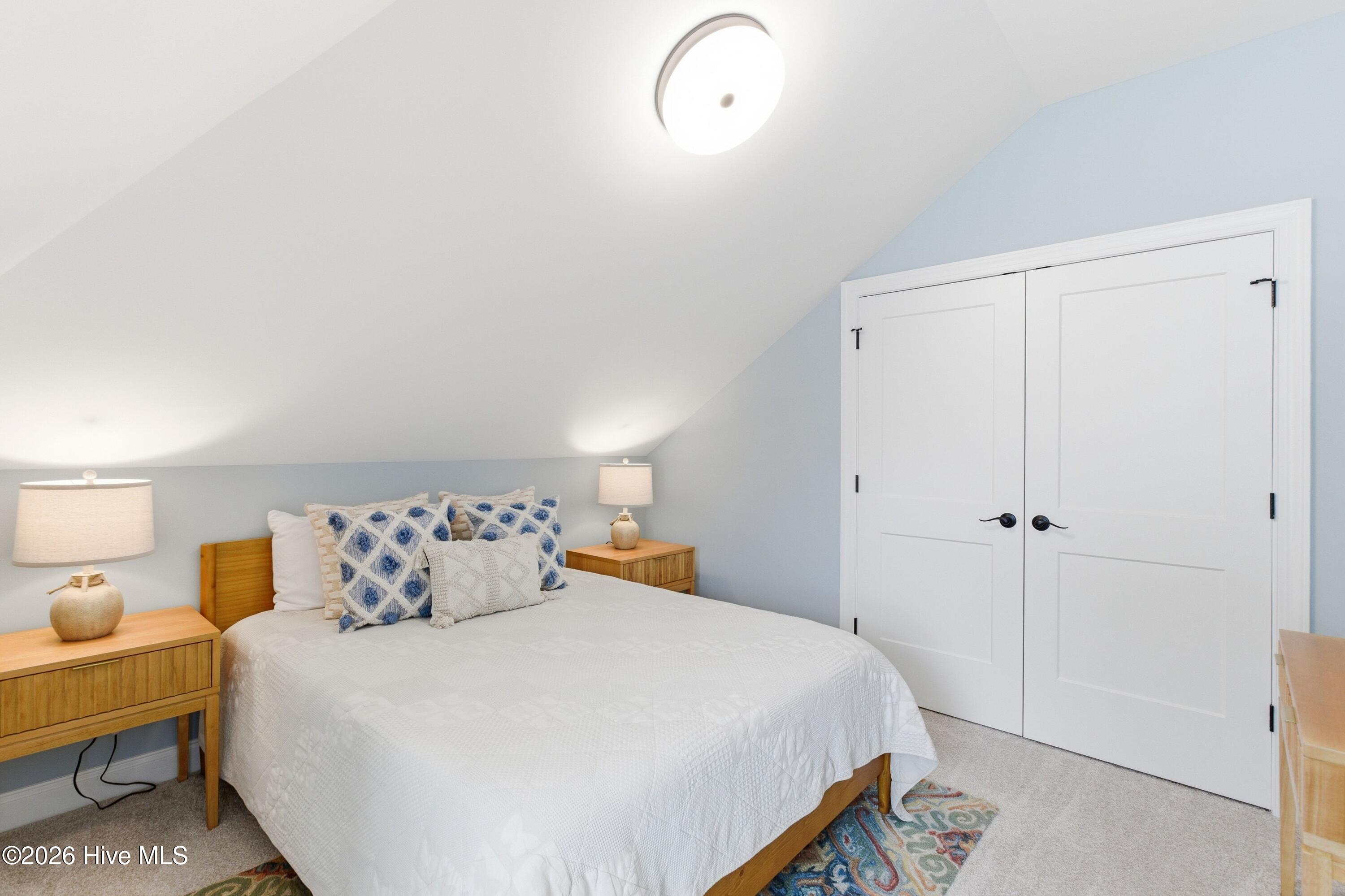 194 Hampton Court Property Photo 35