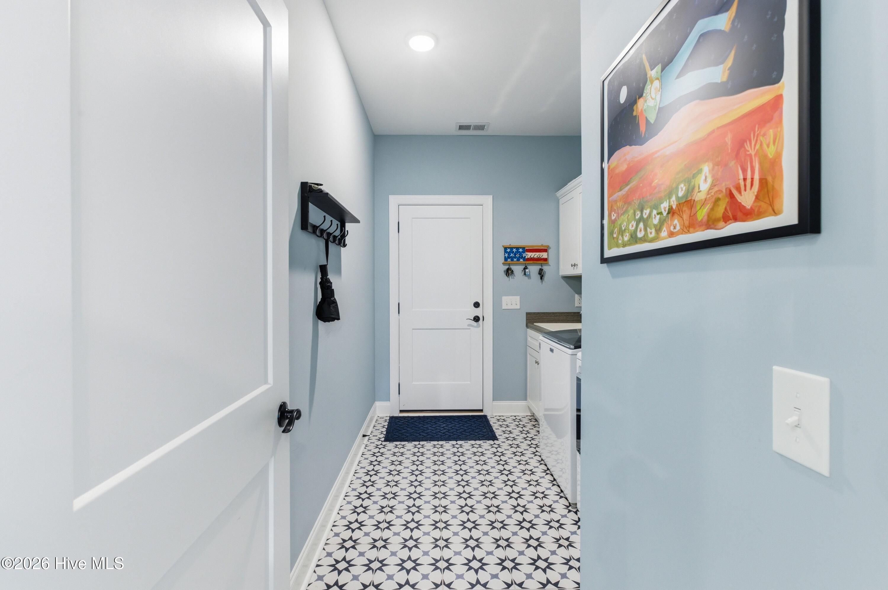 194 Hampton Court Property Photo 37