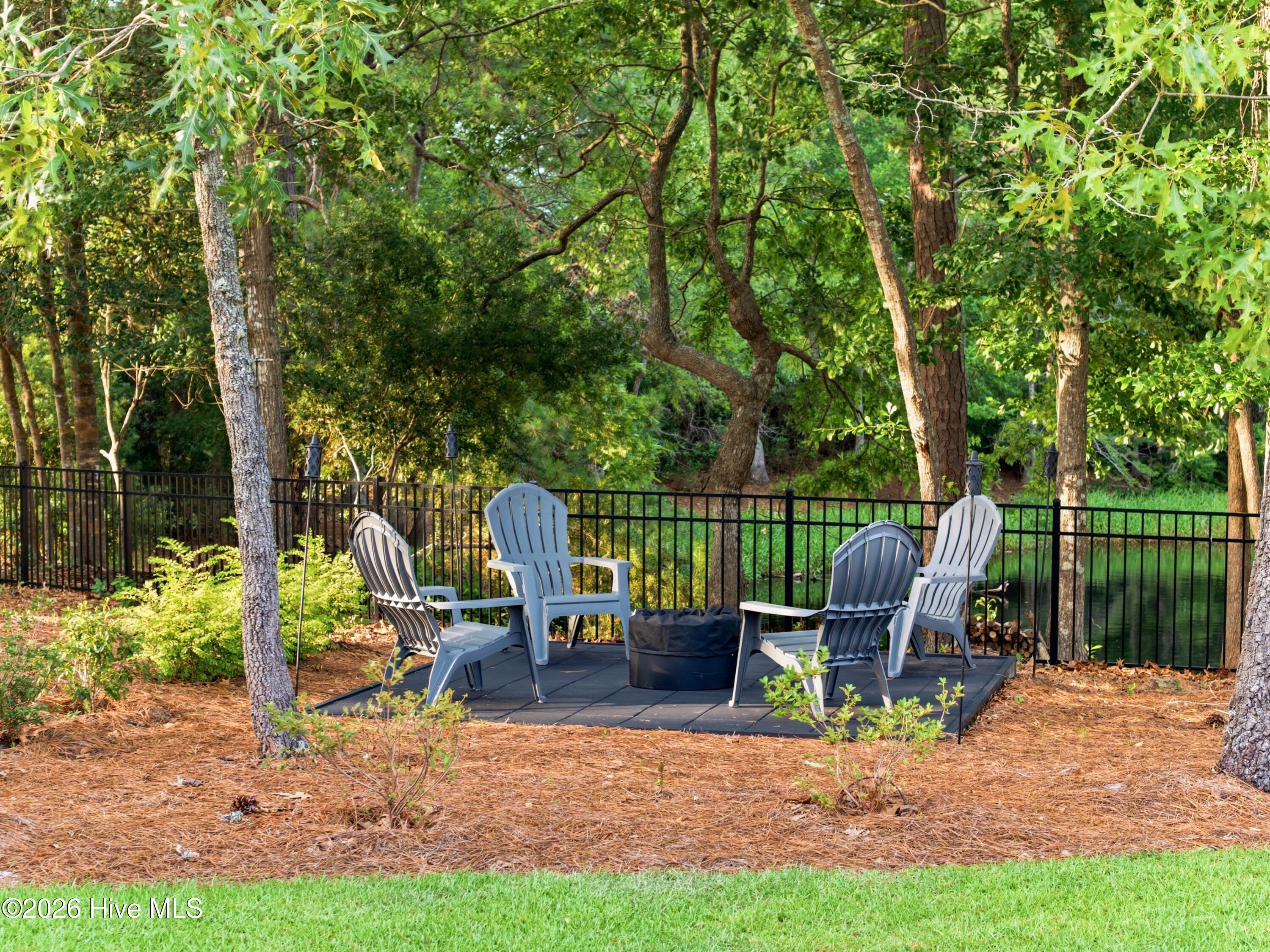 194 Hampton Court Property Photo 44
