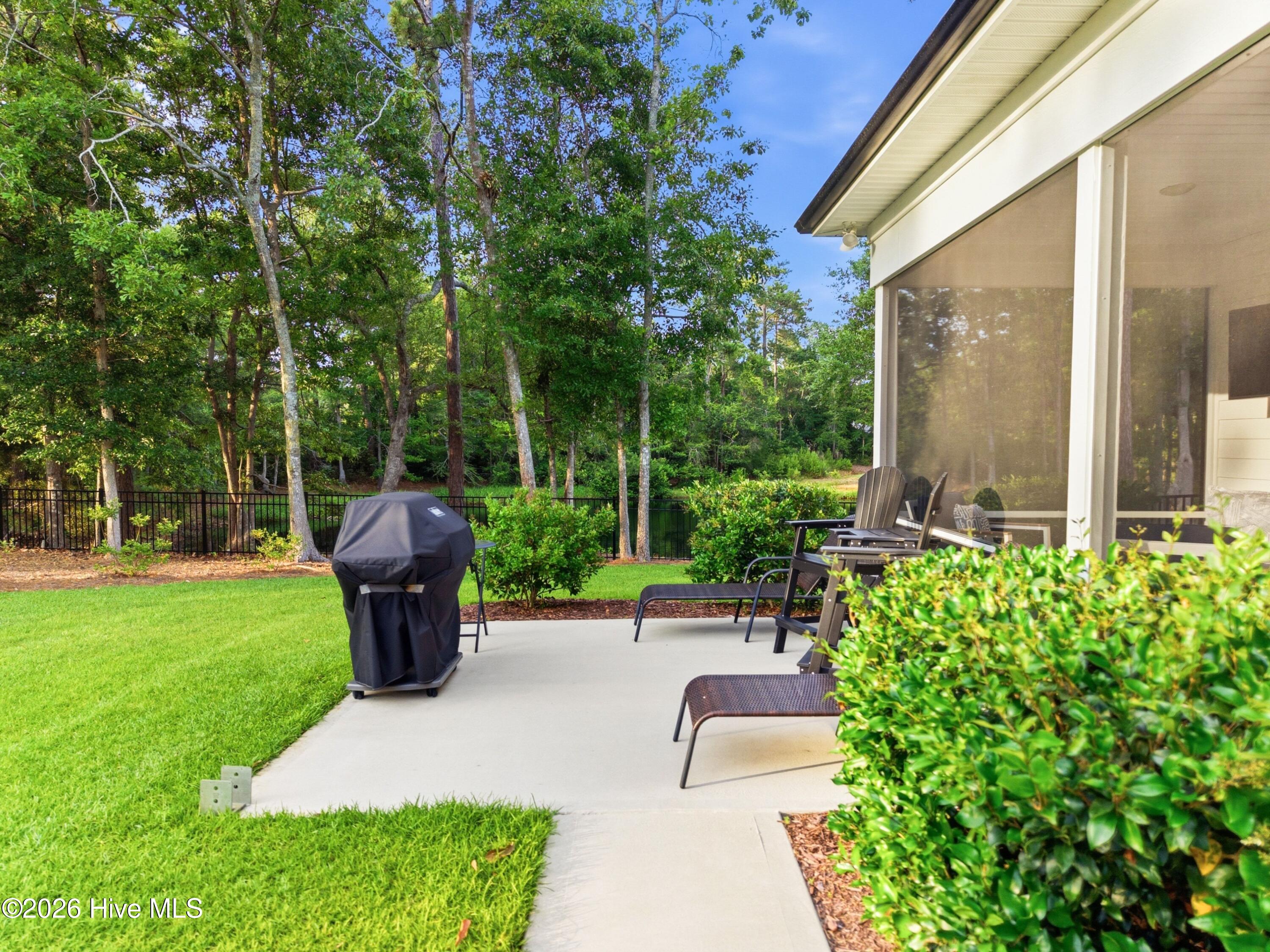 194 Hampton Court Property Photo 45