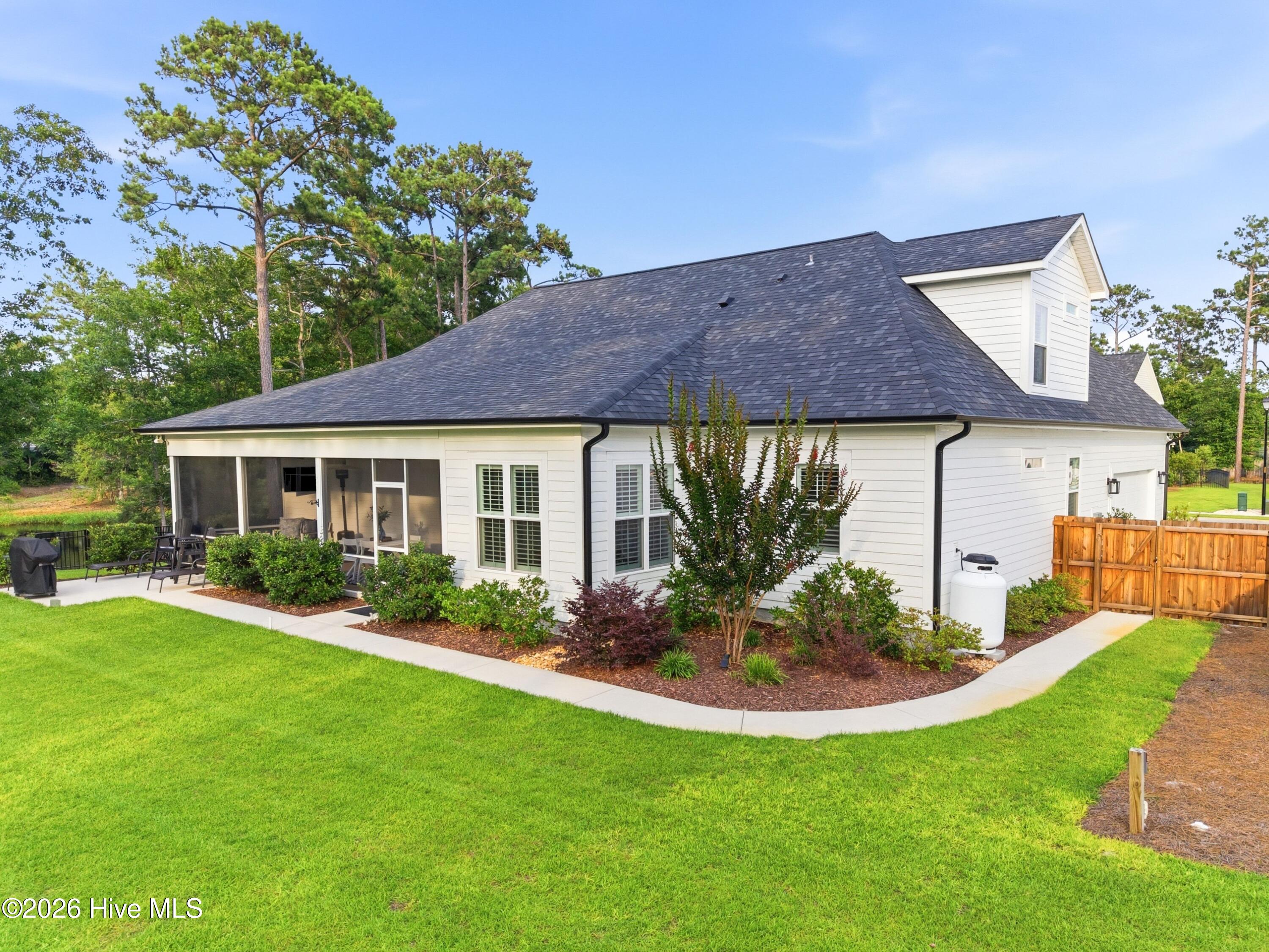 194 Hampton Court Property Photo 46