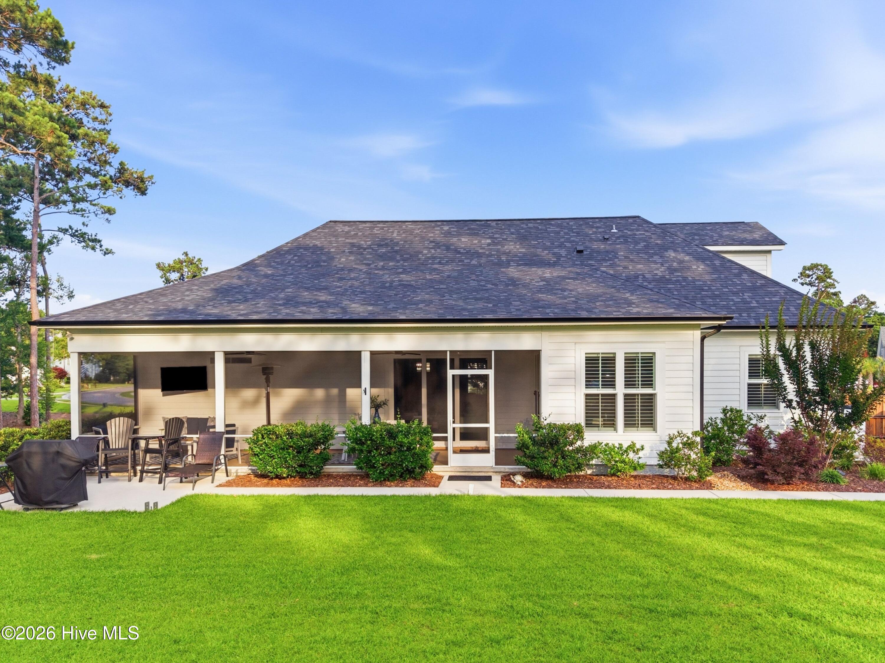 194 Hampton Court Property Photo 47