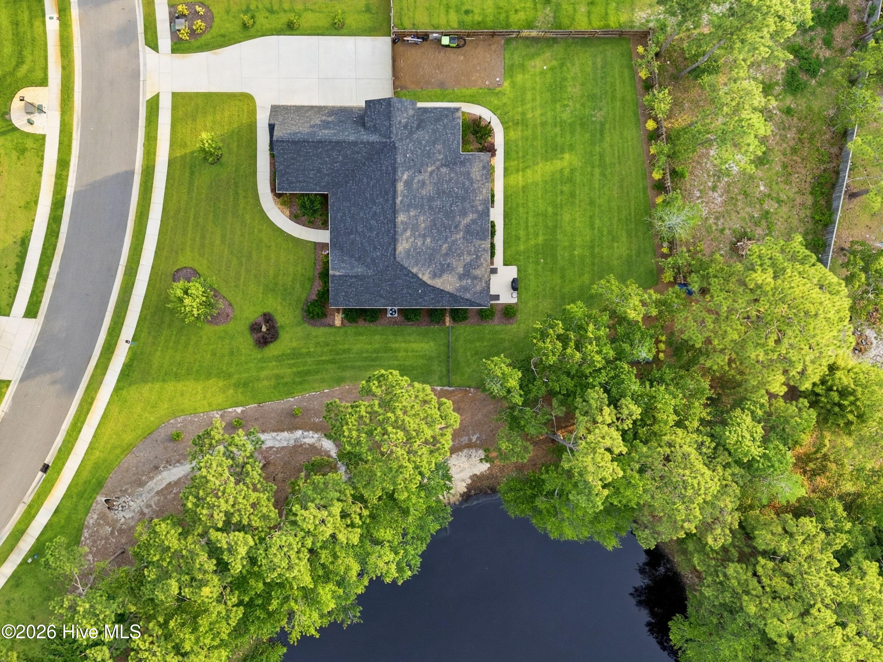 194 Hampton Court Property Photo 48