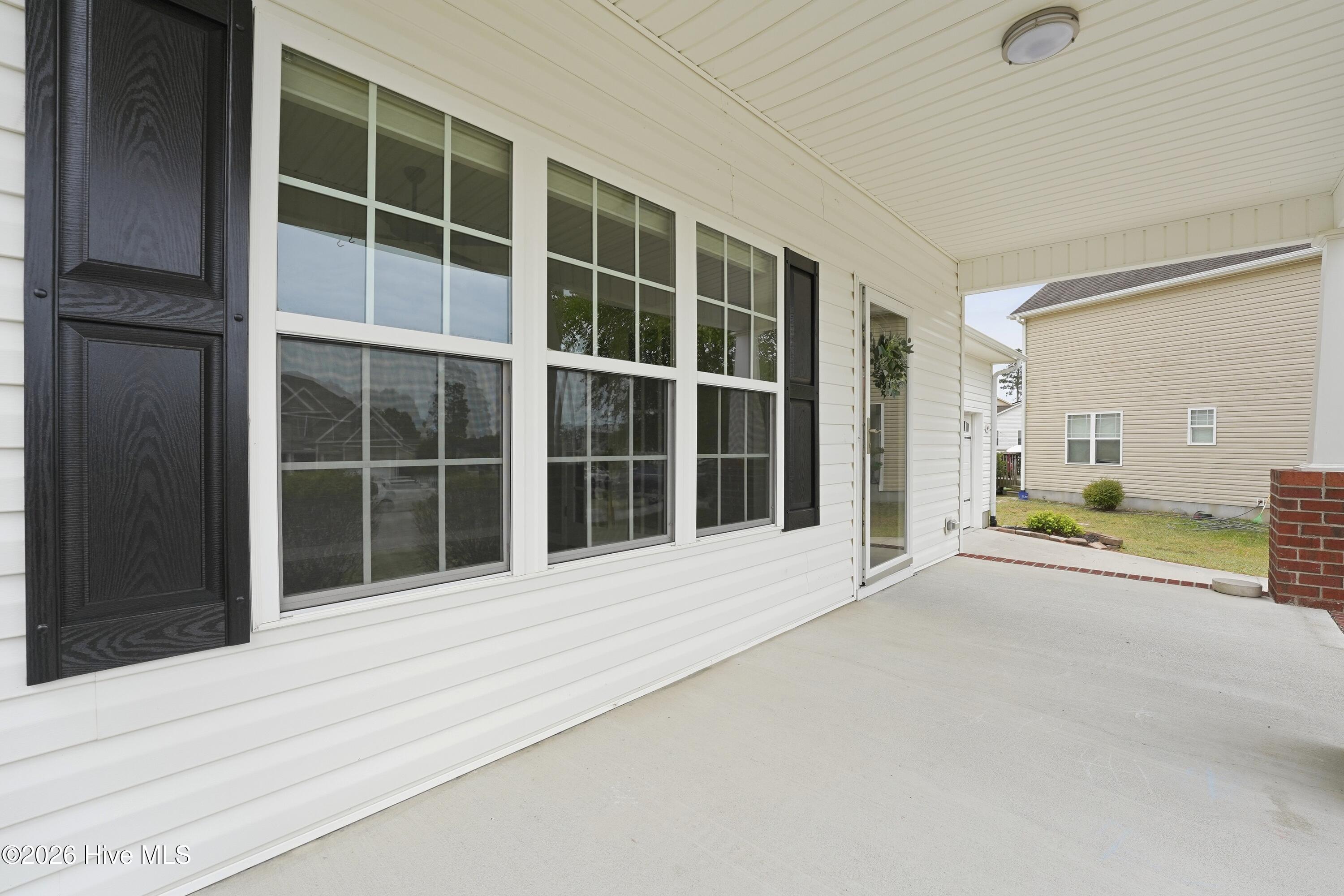 104 Lightwater Court Property Photo 8