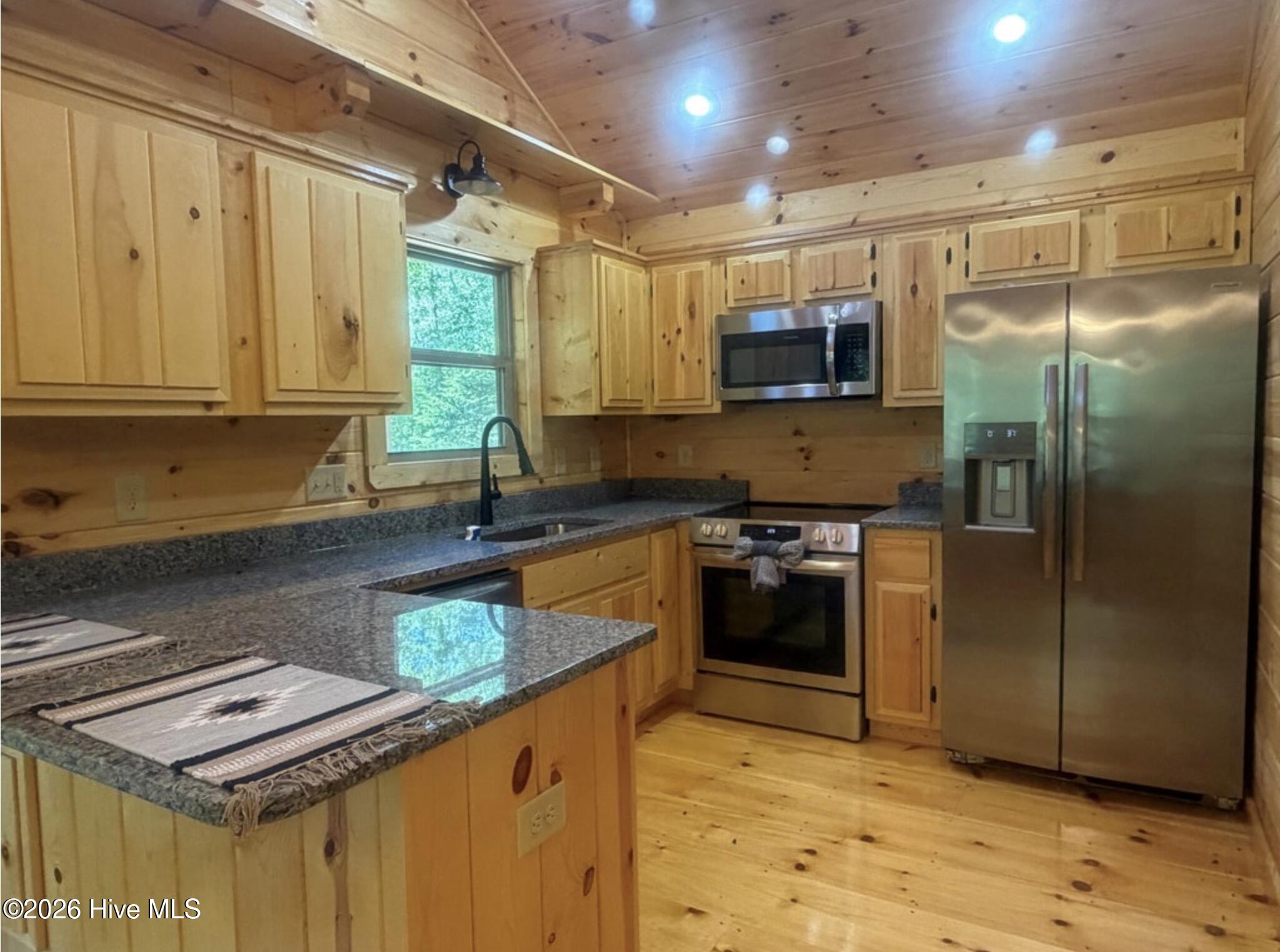 200 Bentley Cove Property Photo 8
