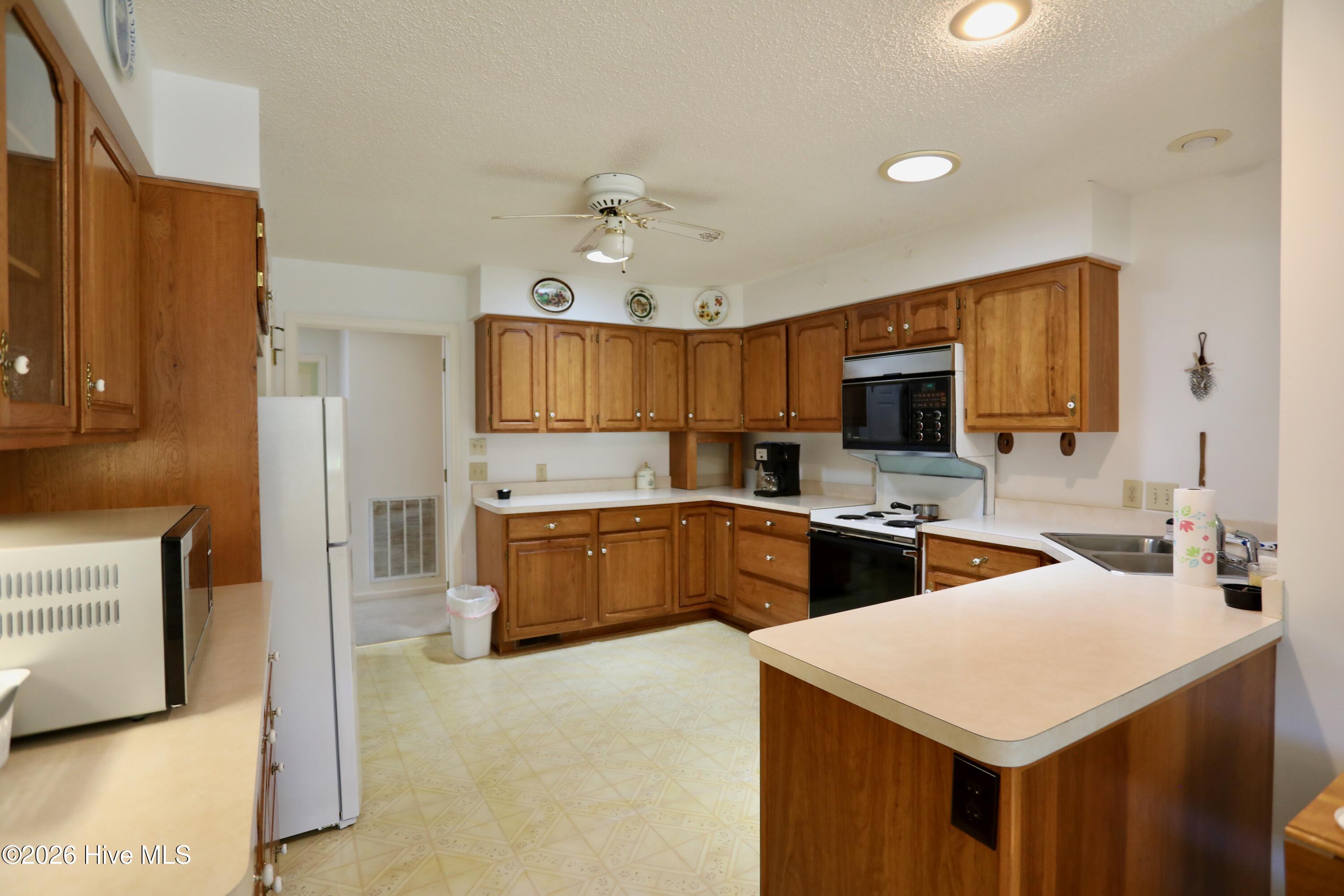 33 Shadow Lane Property Photo 12