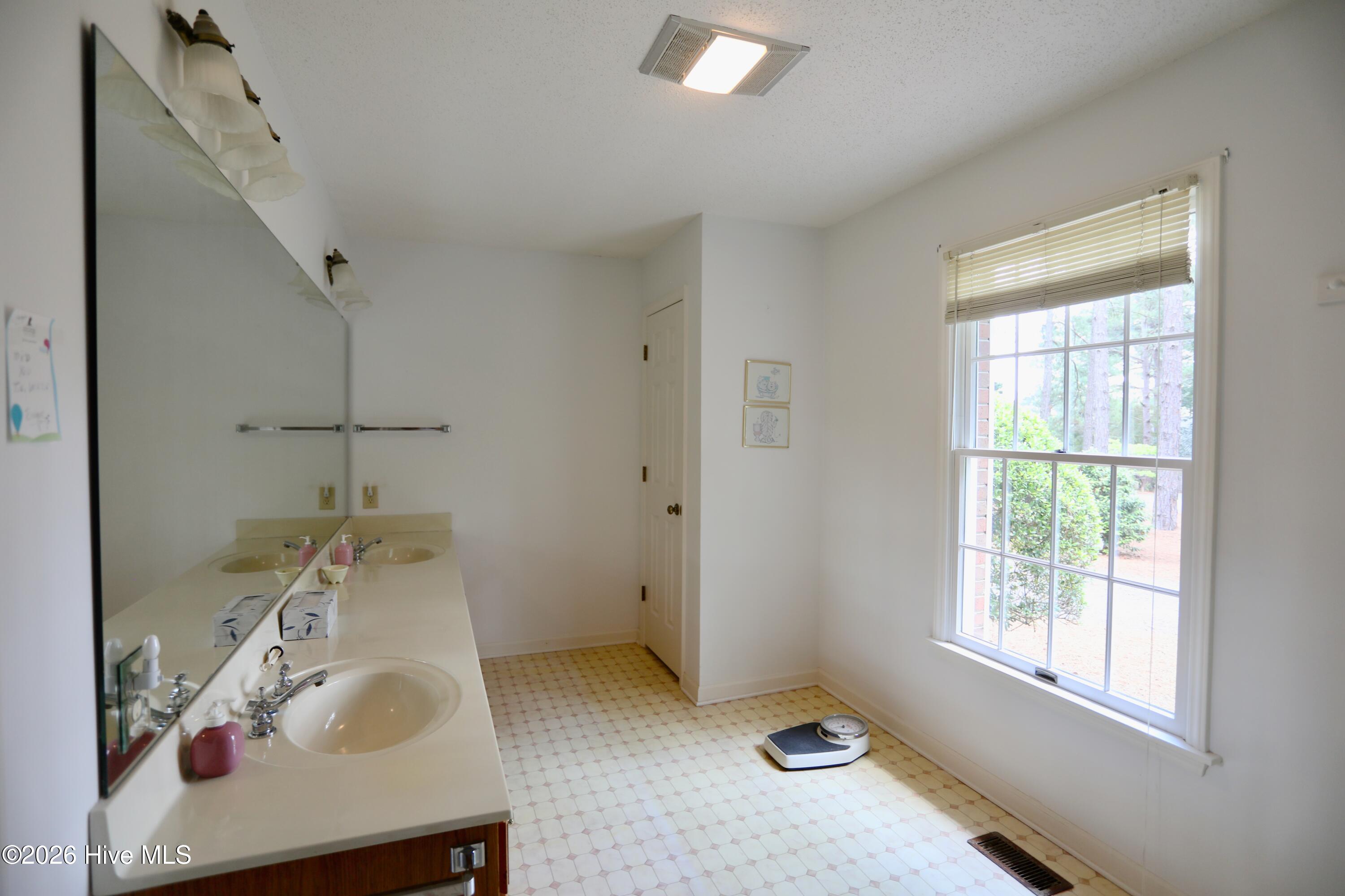 33 Shadow Lane Property Photo 17