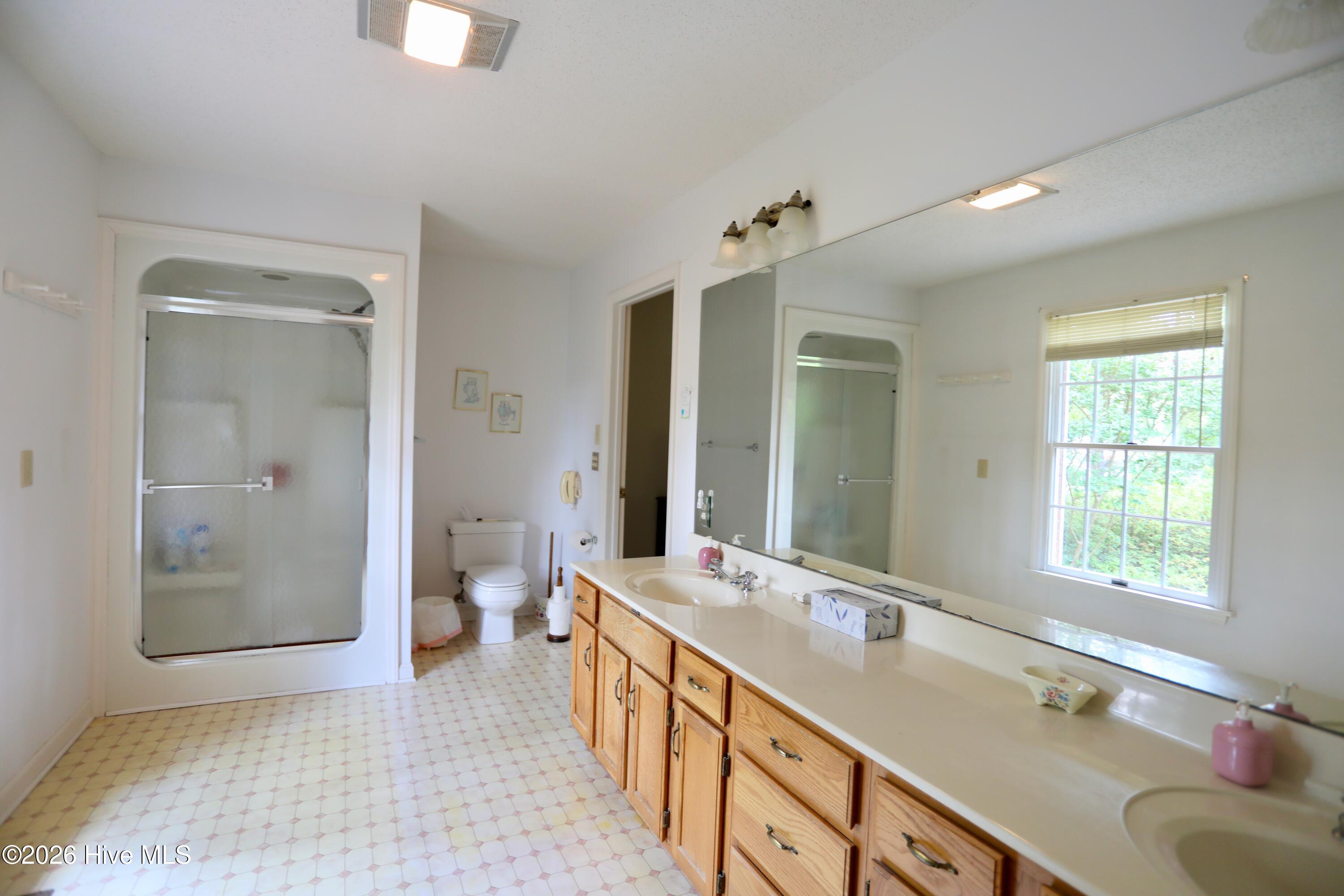 33 Shadow Lane Property Photo 18