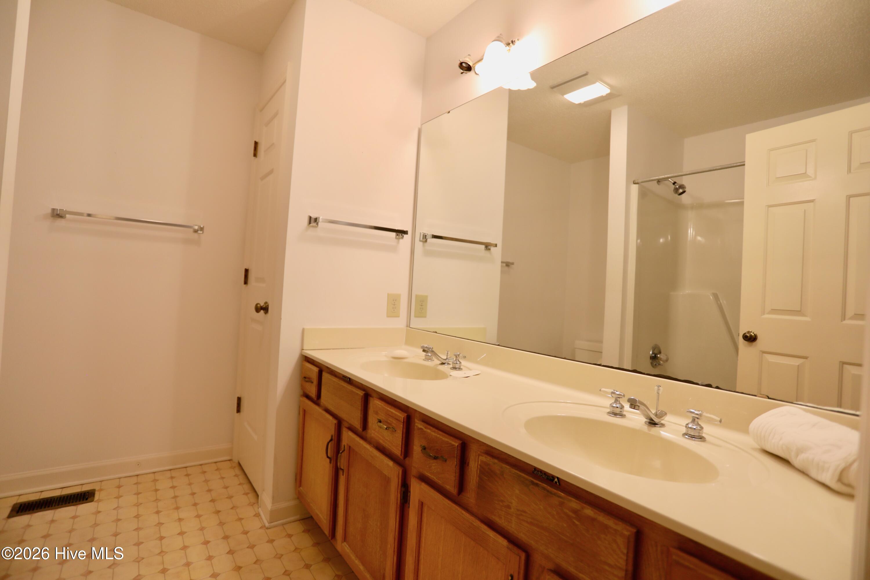 33 Shadow Lane Property Photo 21