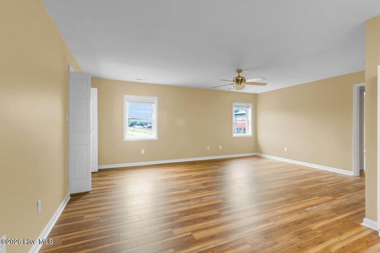 501 Queen Street Property Photo 6