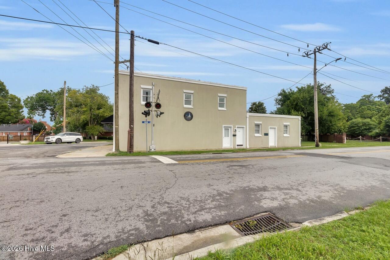 501 Queen Street Property Photo 18