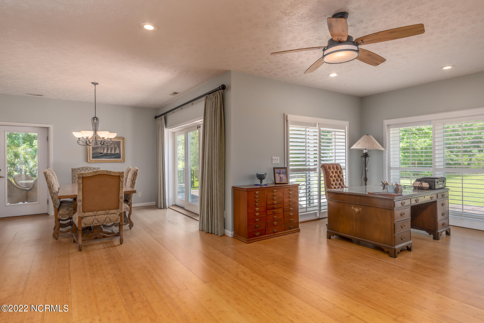 301 Sandy Point Drive Property Photo 12