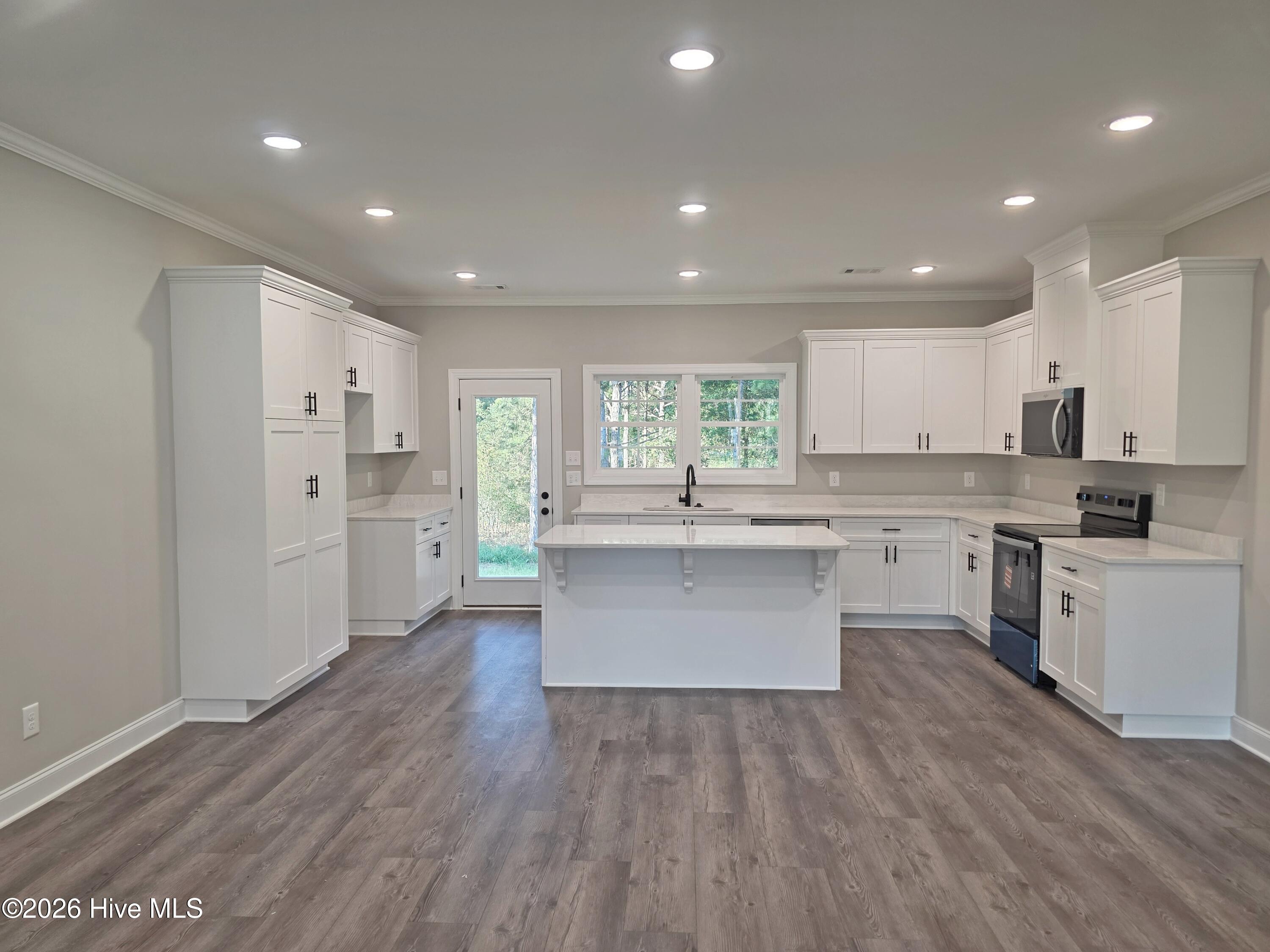 548 Hillman Street Property Photo 2