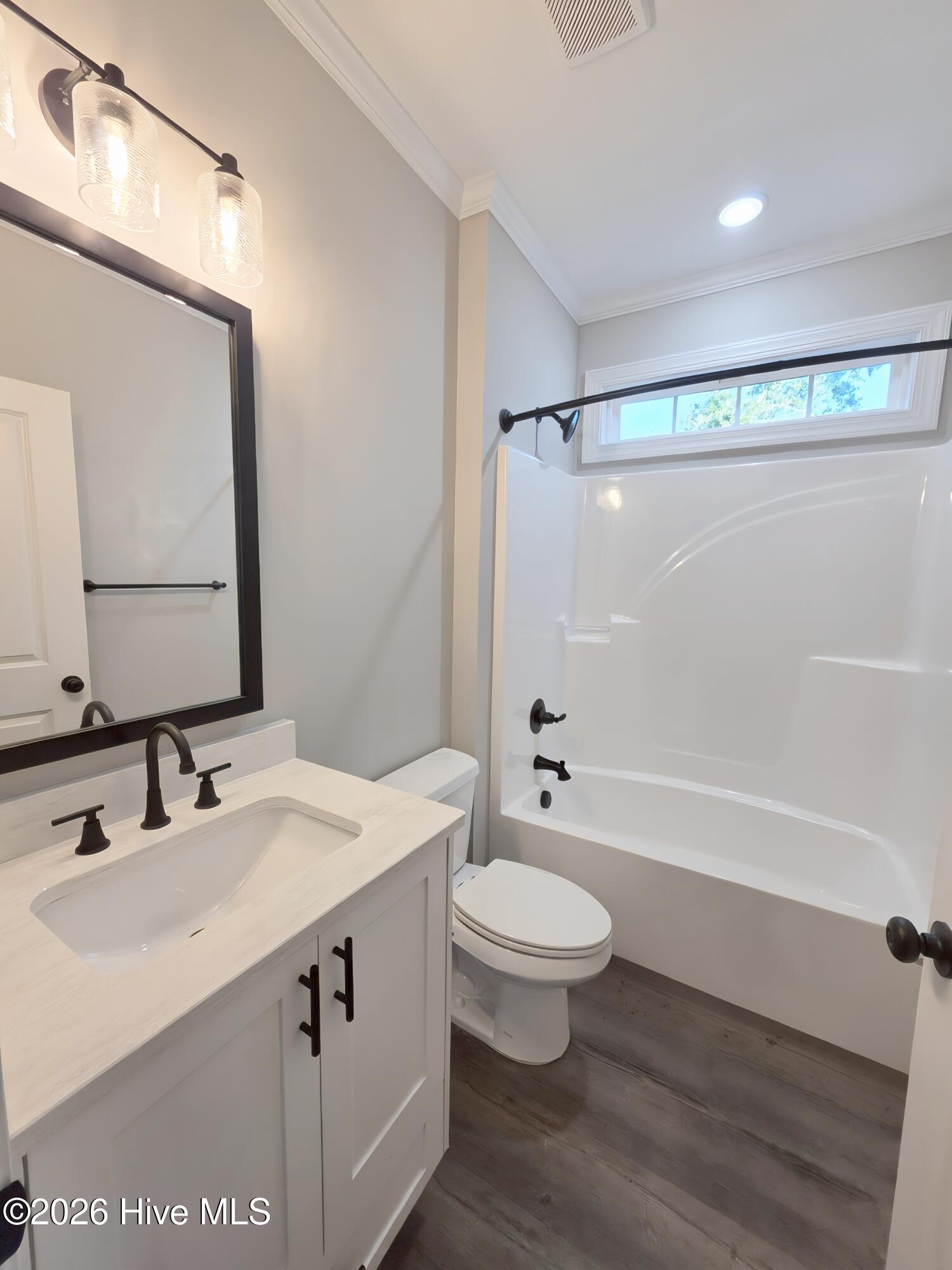 548 Hillman Street Property Photo 11