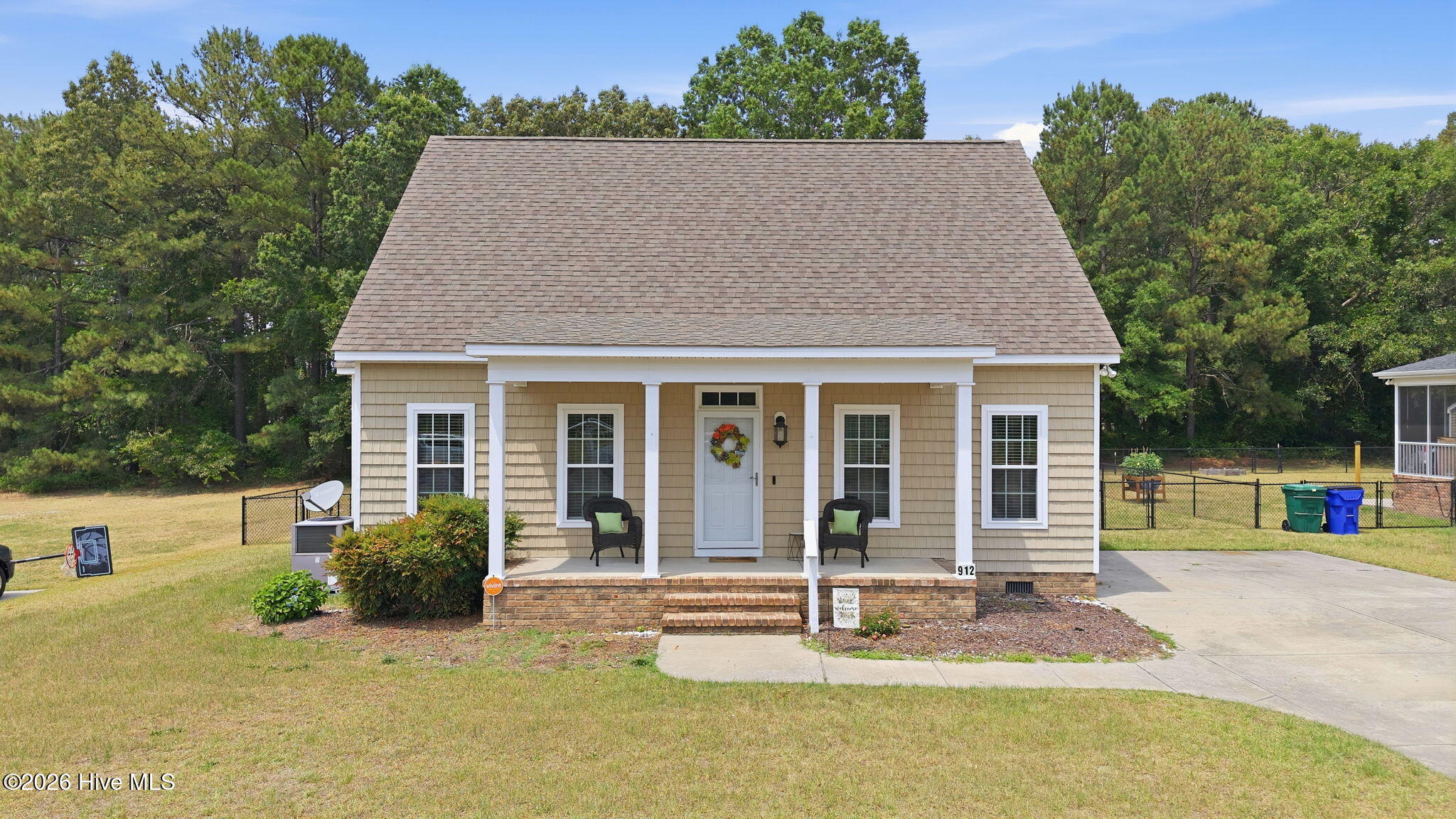912 E Birchwood Drive Property Photo 1