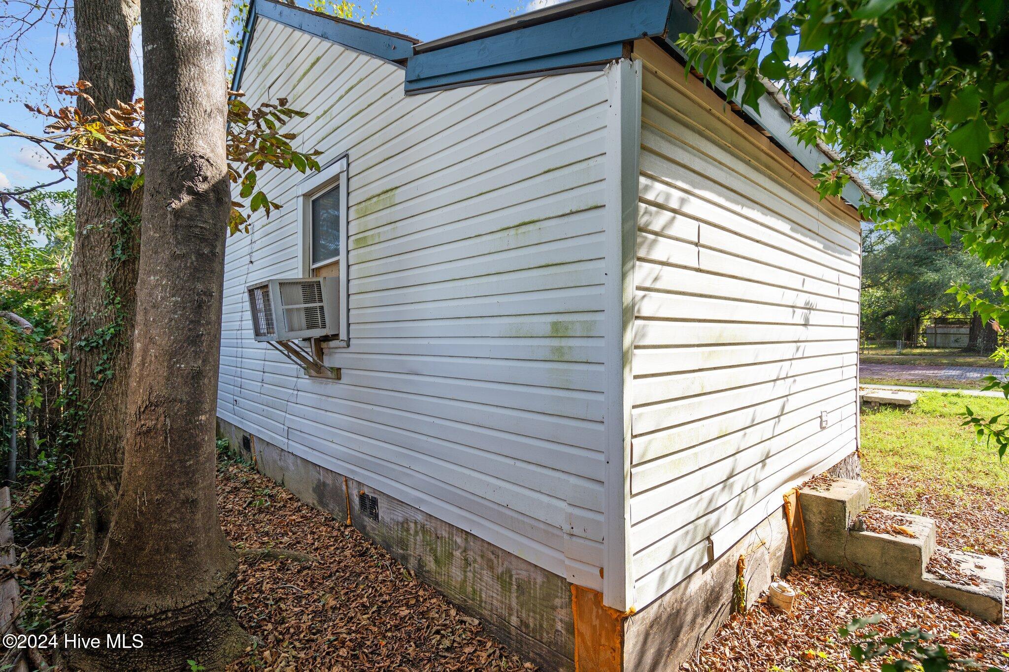 513 Swann Street Property Photo 3