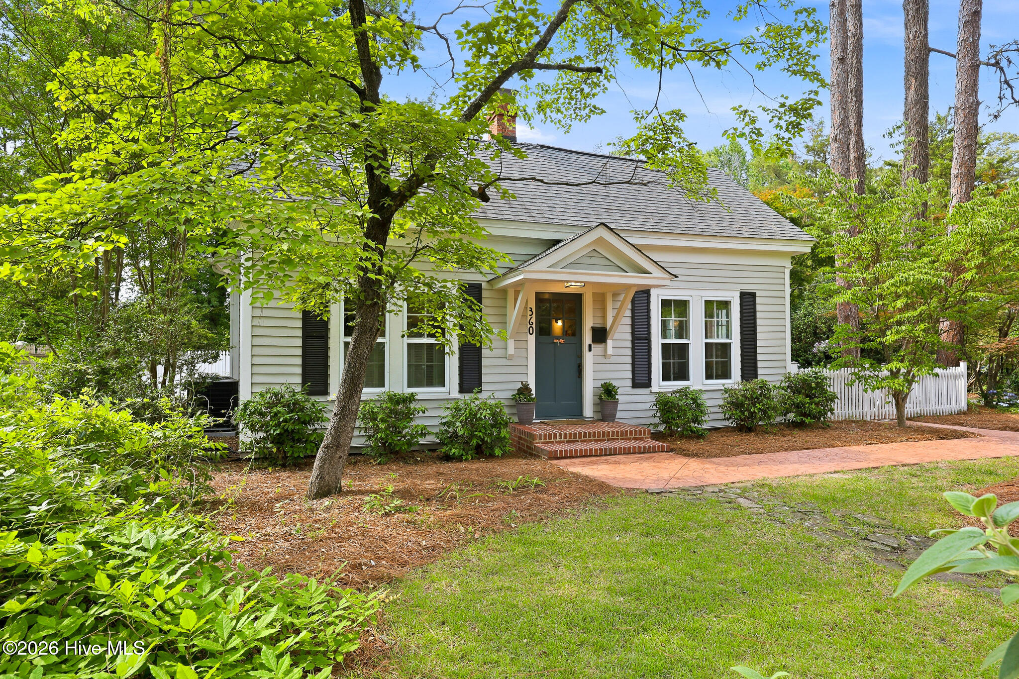 360 S Ashe Street Property Photo 3