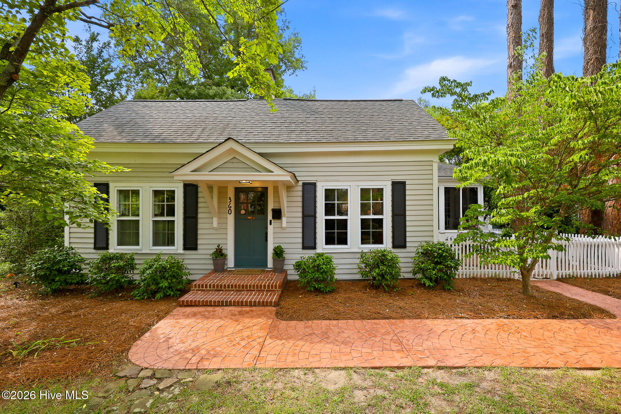 360 S Ashe Street Property Photo 4