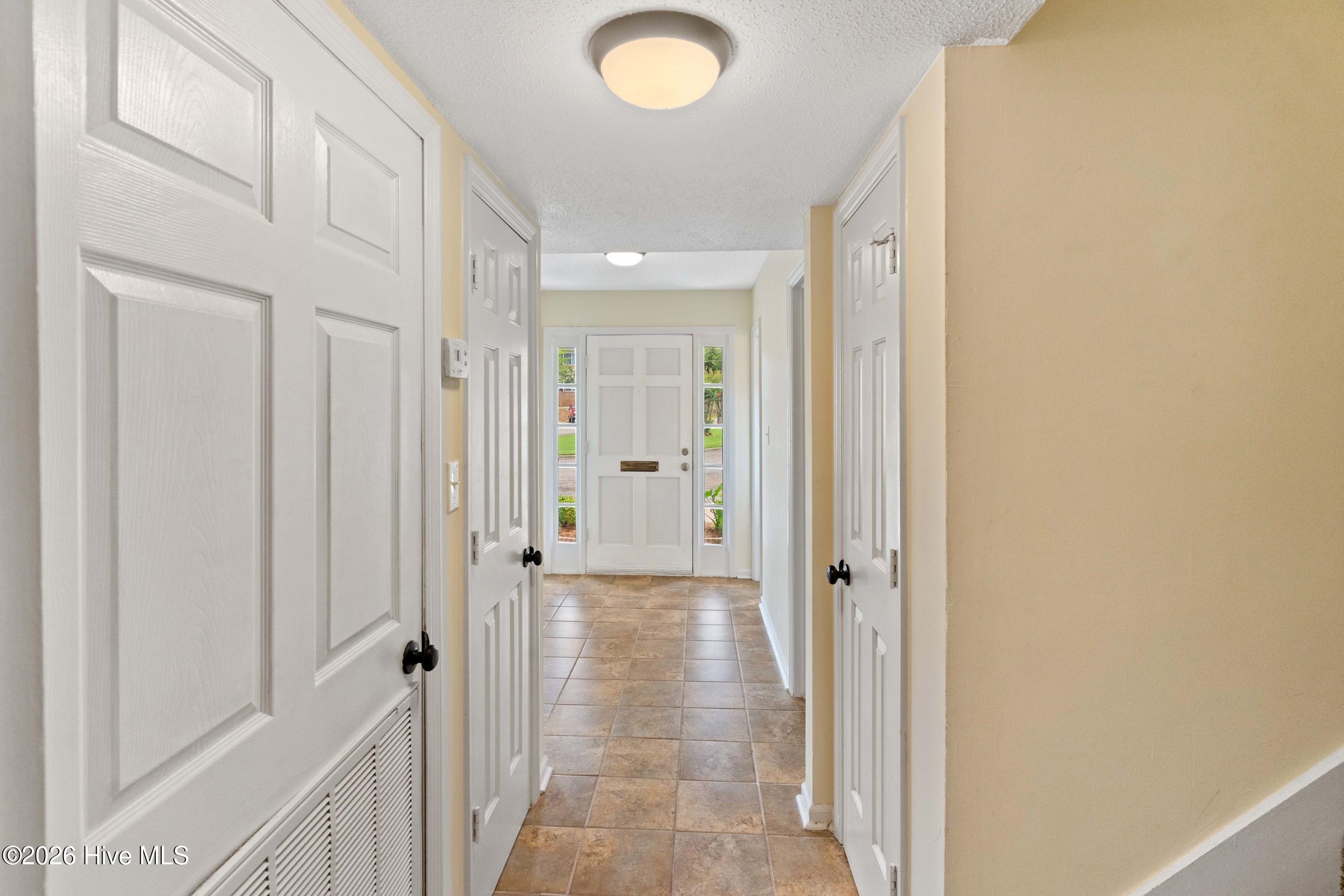 2926 Arrowhead Drive Property Photo 2
