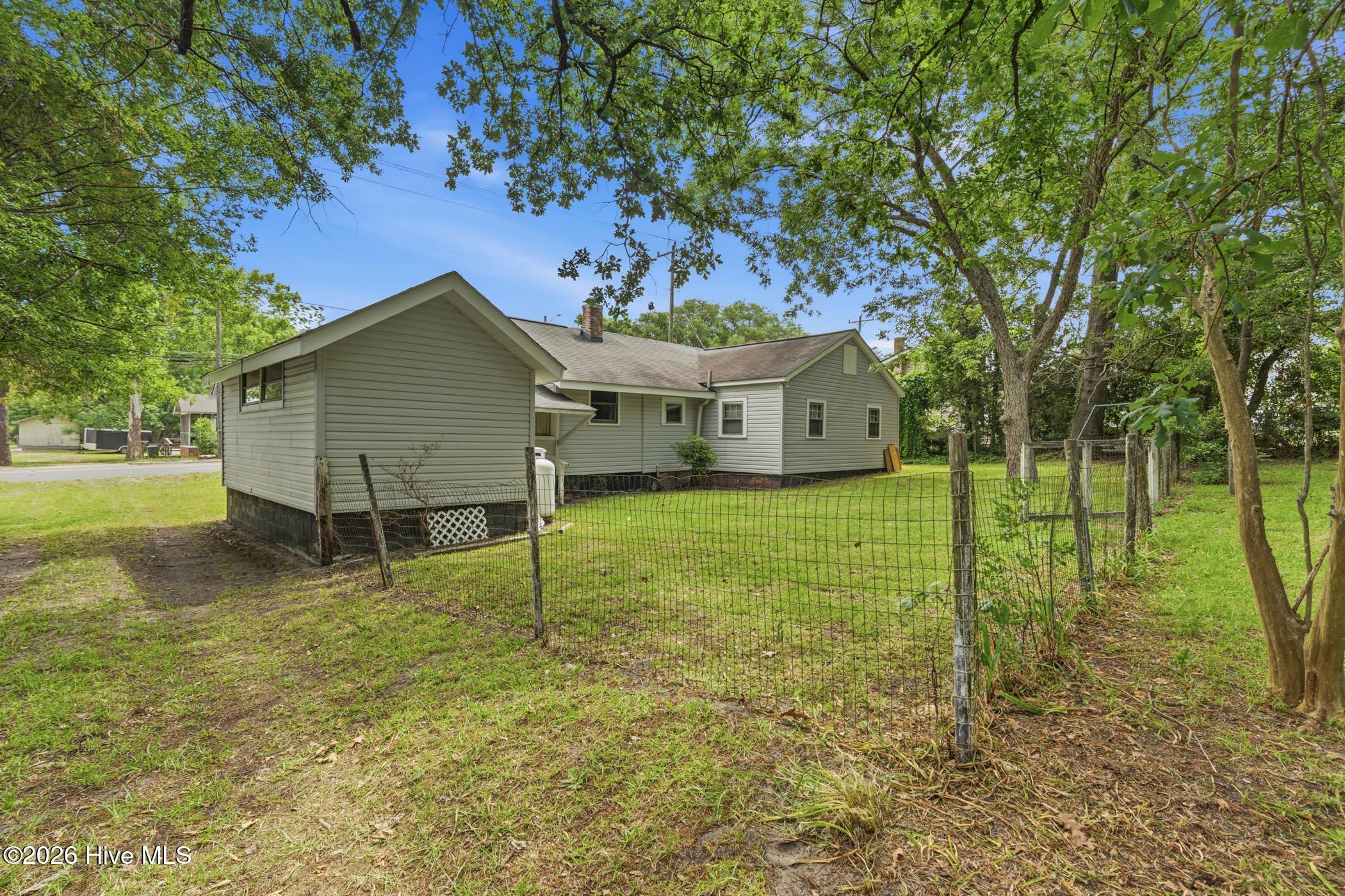 704 E Hamlet Avenue Property Photo 19