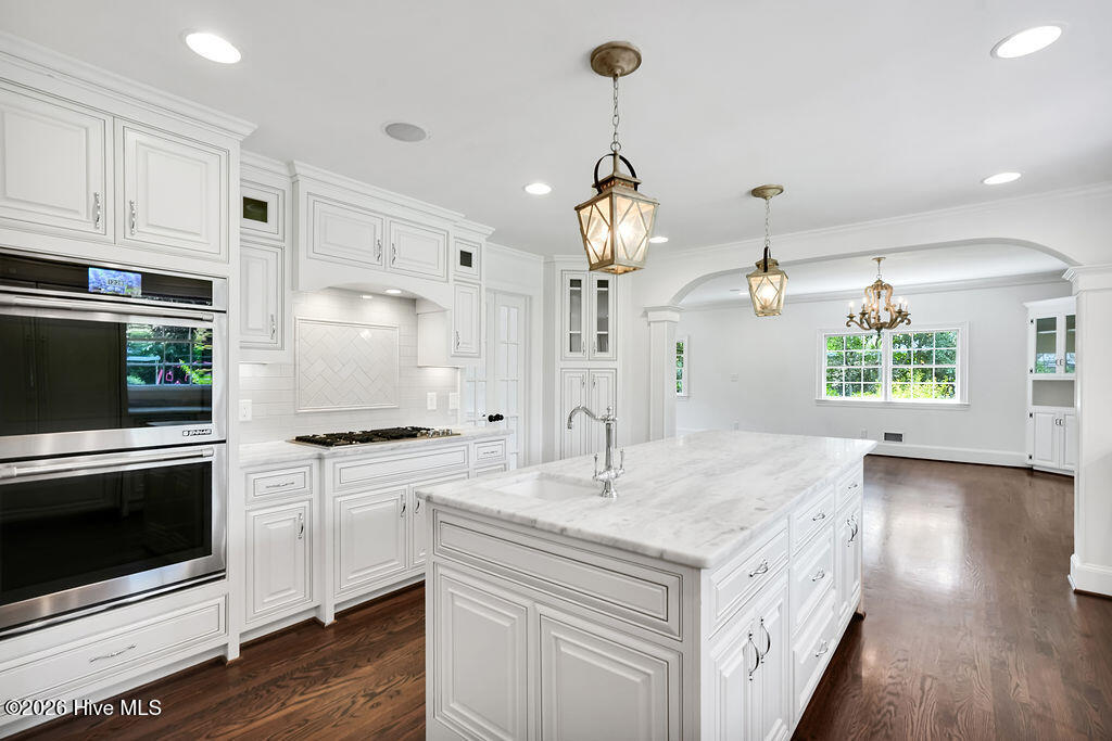 2202 S Live Oak Parkway Property Photo 6