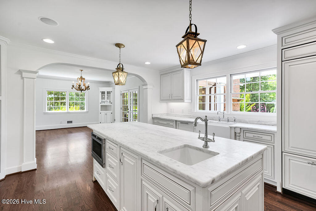 2202 S Live Oak Parkway Property Photo 8