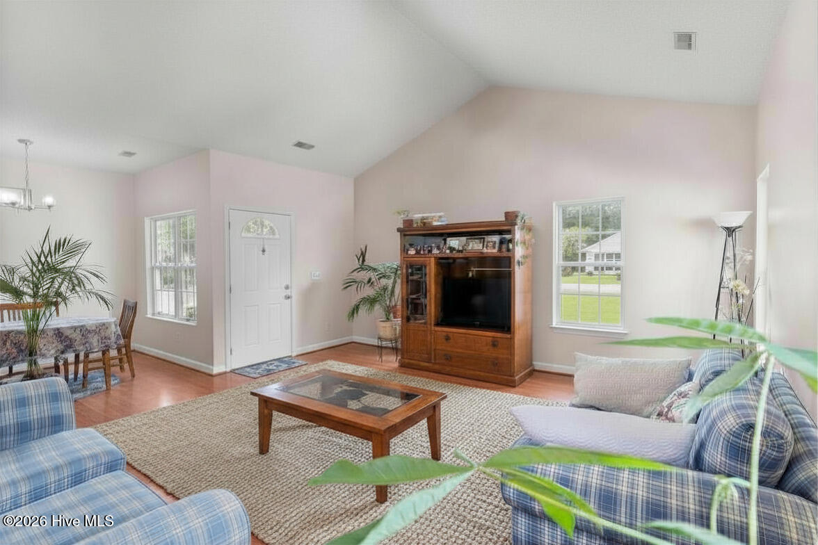 8594 Orchard Loop Road Ne Property Photo 4