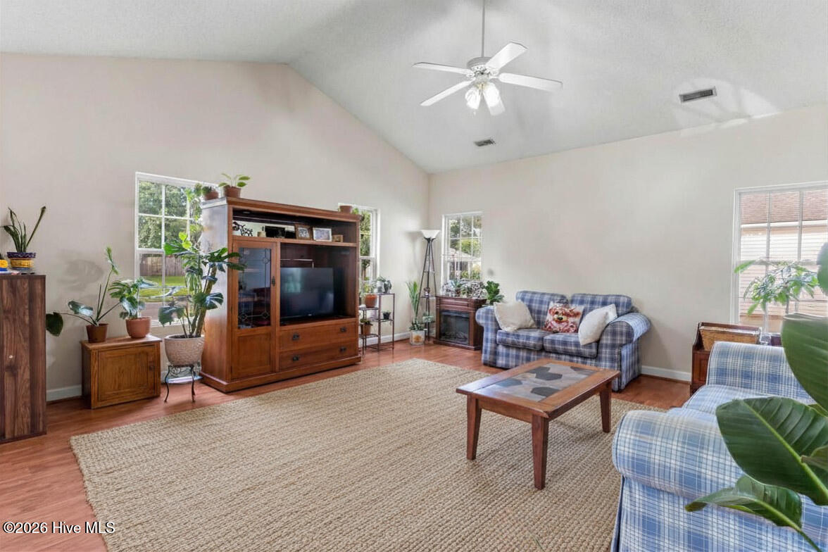 8594 Orchard Loop Road Ne Property Photo 5