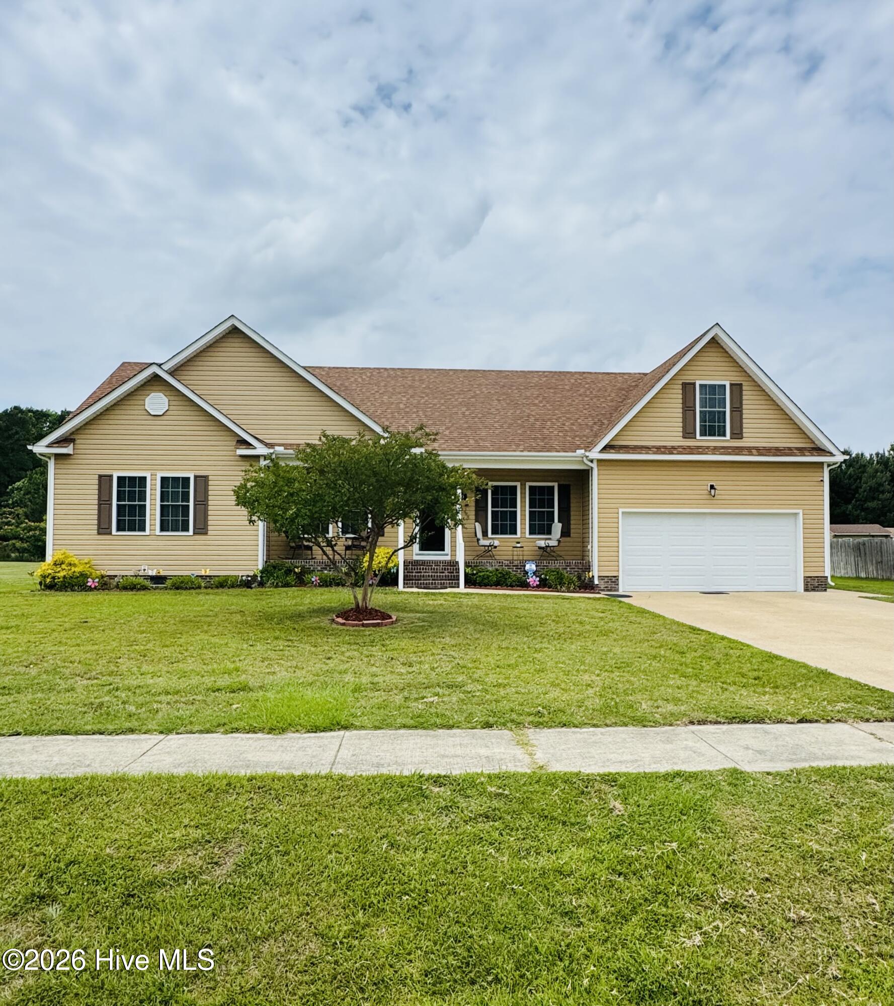 120 Laurel Woods Boulevard Property Photo 1