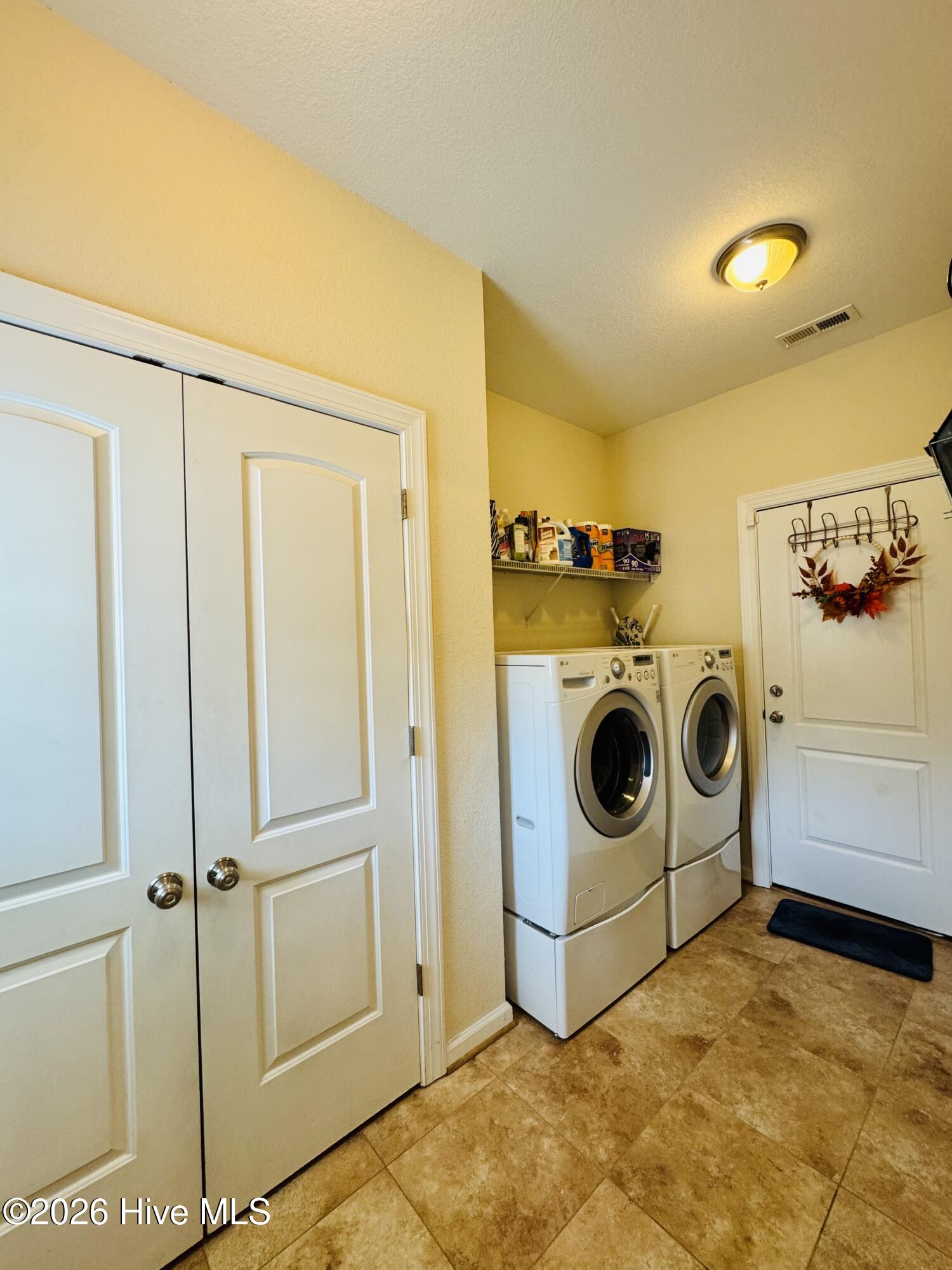 120 Laurel Woods Boulevard Property Photo 8