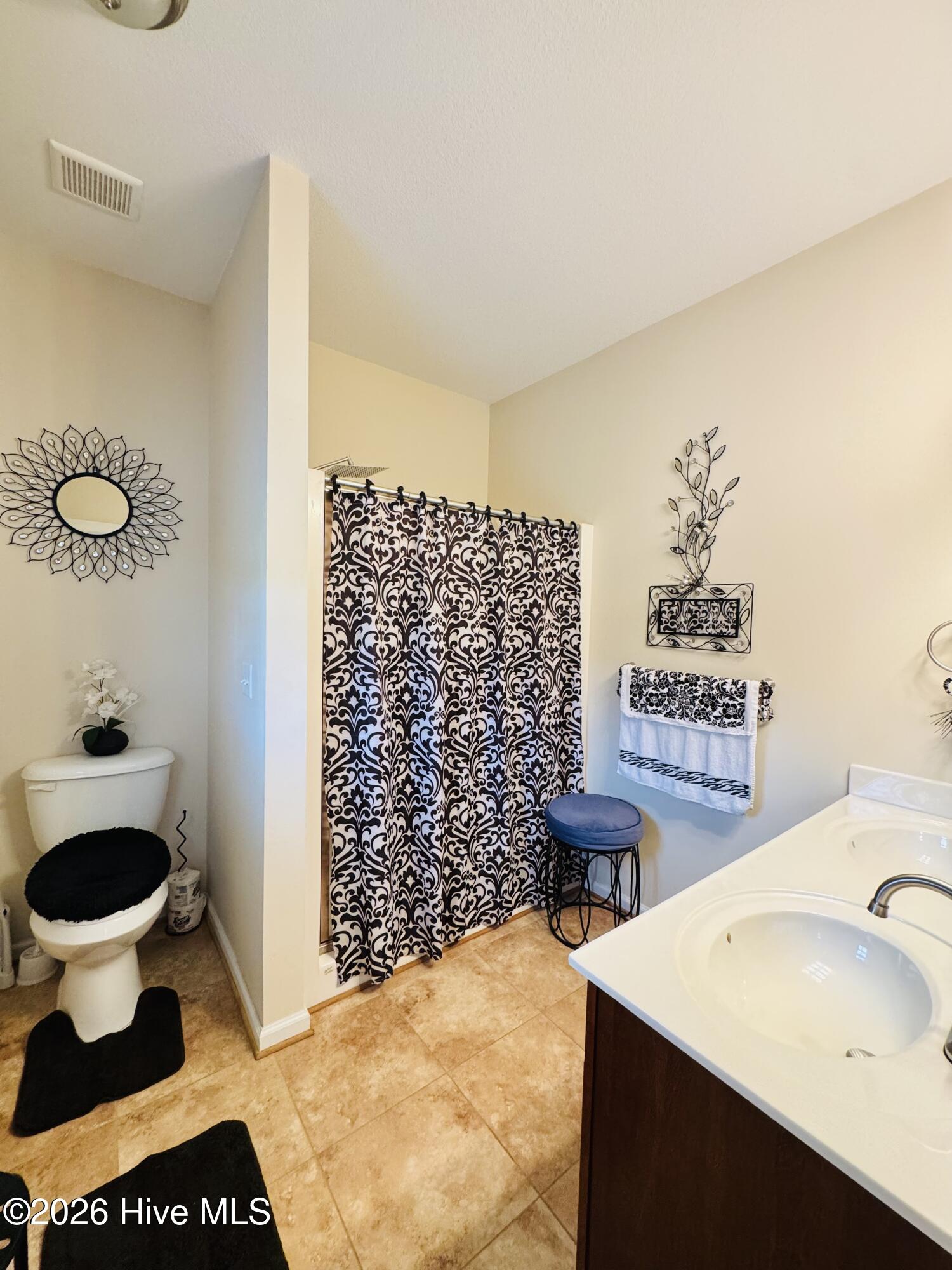 120 Laurel Woods Boulevard Property Photo 14