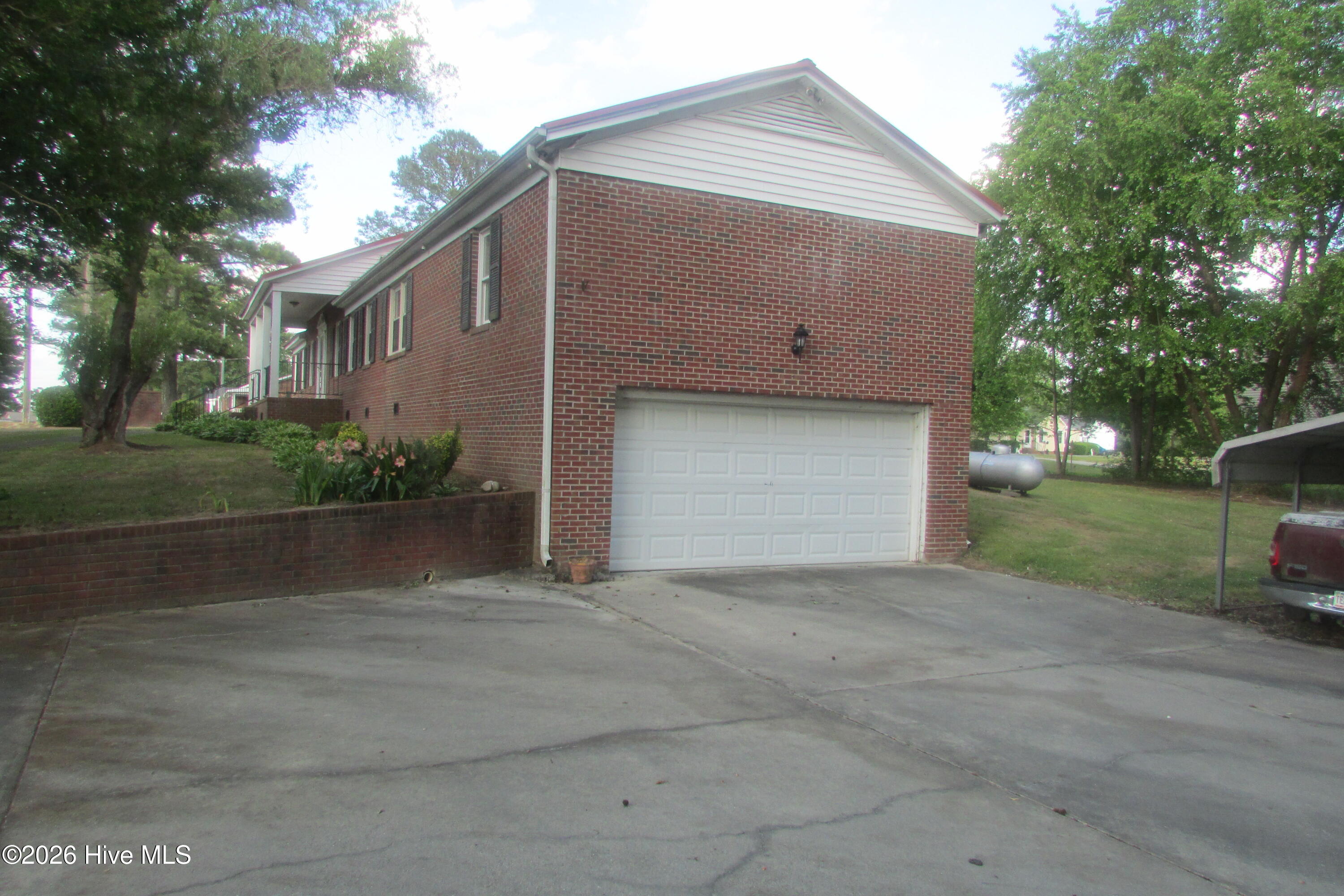 1102 Isaac Weeks Road Property Photo 5