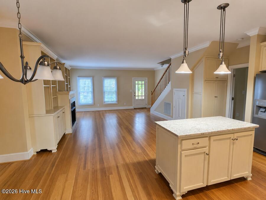 221 Pollock Street Property Photo 1
