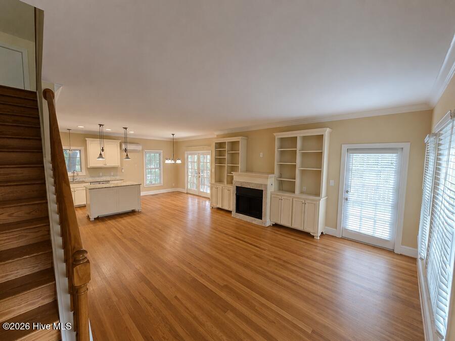 221 Pollock Street Property Photo 2