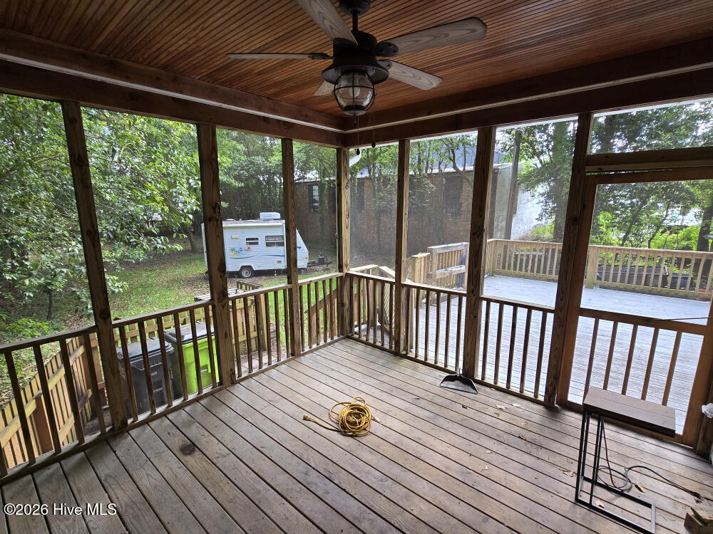 221 Pollock Street Property Photo 4
