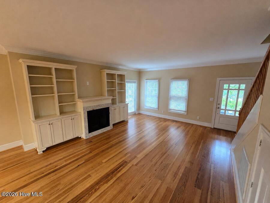 221 Pollock Street Property Photo 5