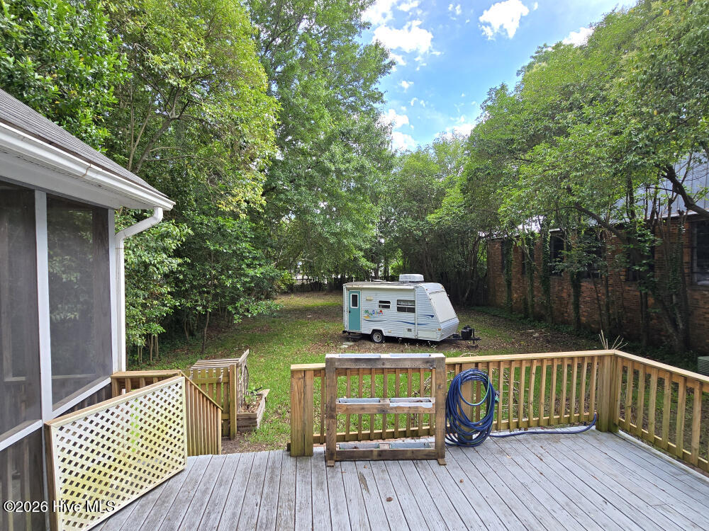 221 Pollock Street Property Photo 6