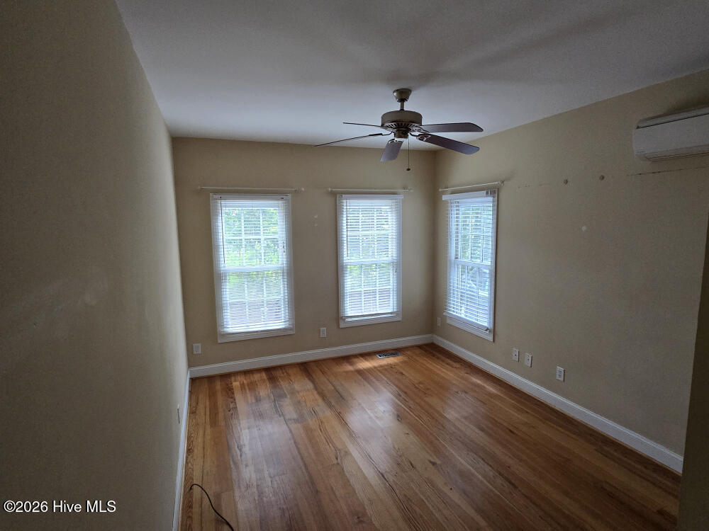 221 Pollock Street Property Photo 8