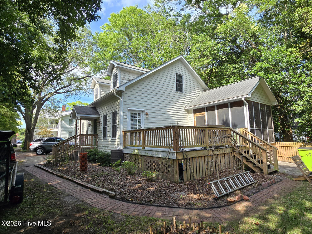 221 Pollock Street Property Photo 10